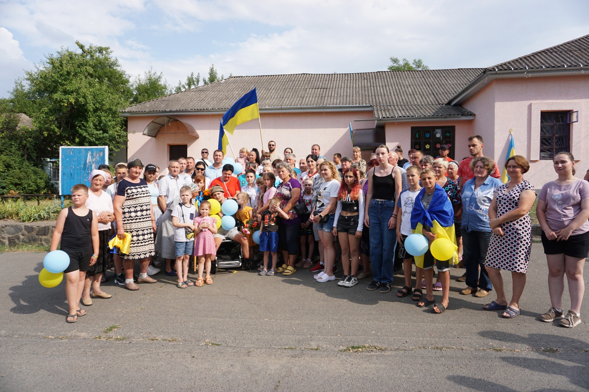 Звільненого з російського полону воїна Олександра Вольського зустріли у Гайворонській громаді.
