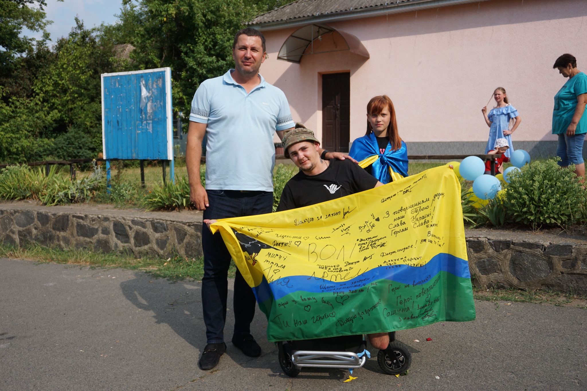 Звільненого з російського полону воїна Олександра Вольського зустріли у Гайворонській громаді.