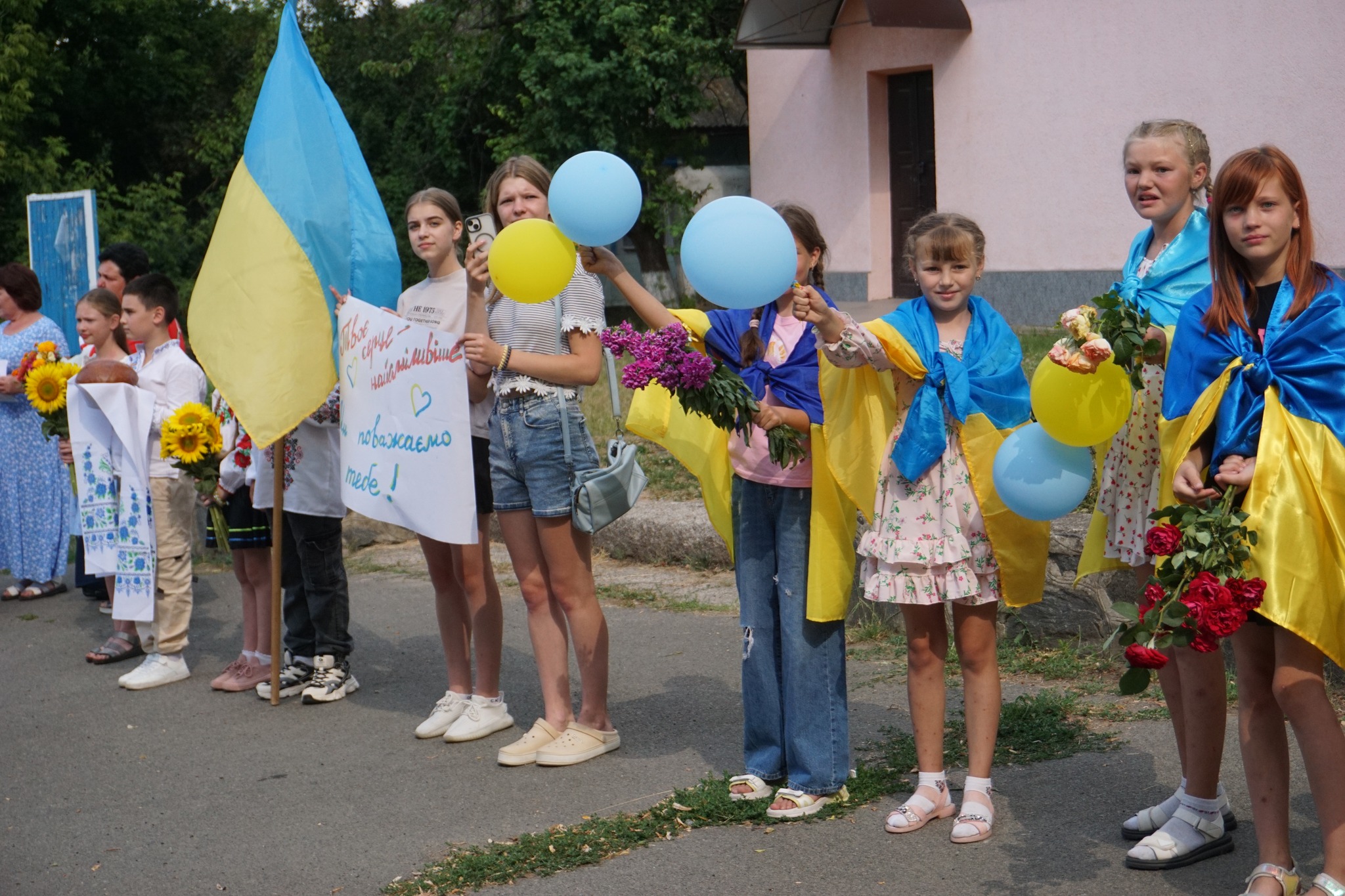 Звільненого з російського полону воїна Олександра Вольського зустріли у Гайворонській громаді.