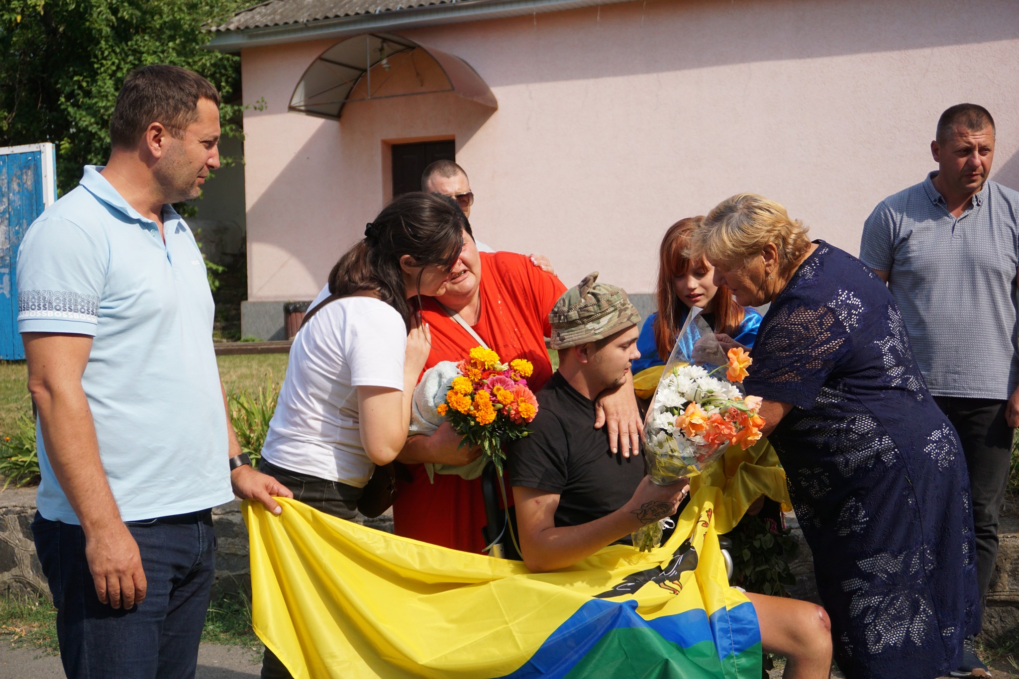 Звільненого з російського полону воїна Олександра Вольського зустріли у Гайворонській громаді.