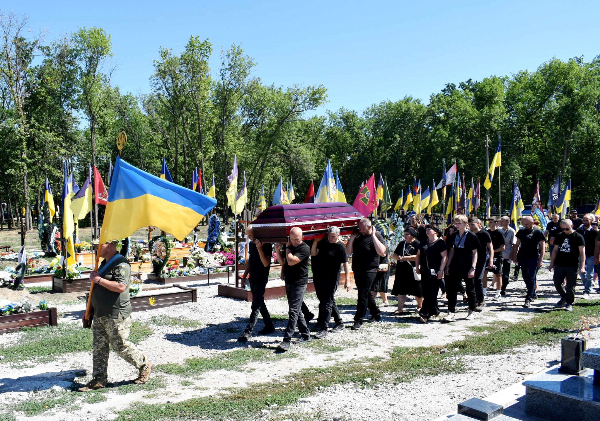 У Кропивницькому в останню путь провели військових Віталія Кирилюка та Романа Куценка.