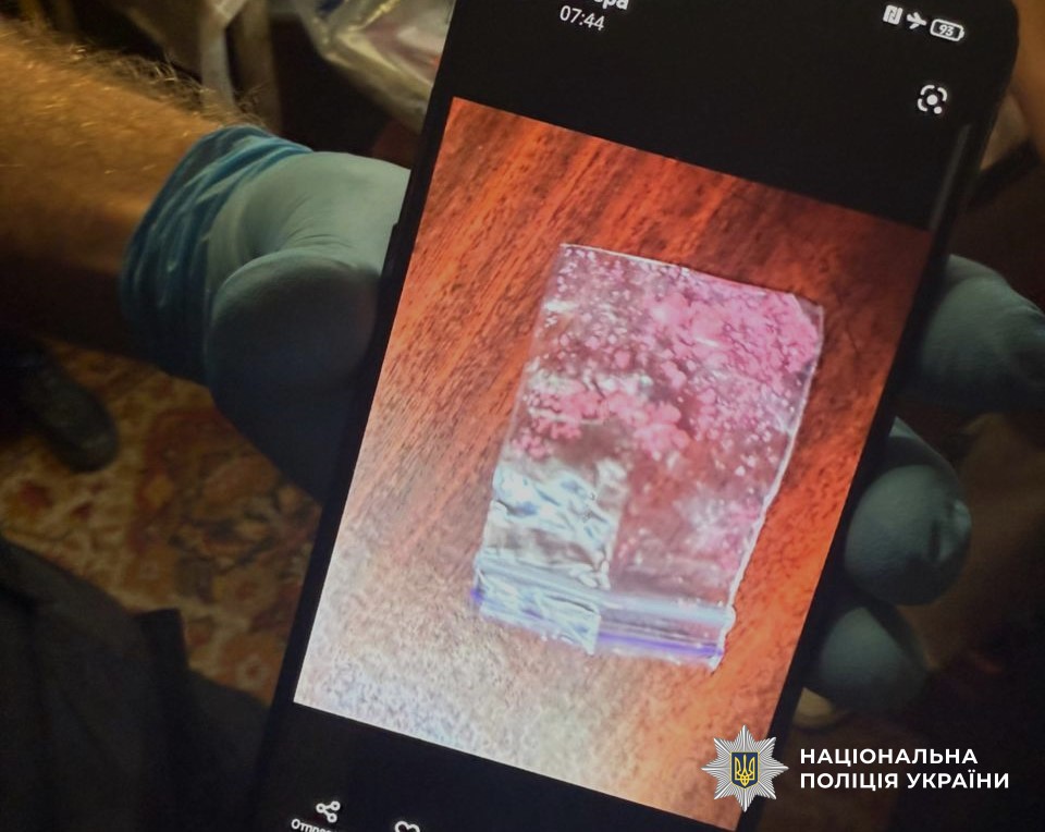 Правоохоронці підозрюють чотирьох жителів Кіровоградщини у постачанні наркотиків до в'язниці.