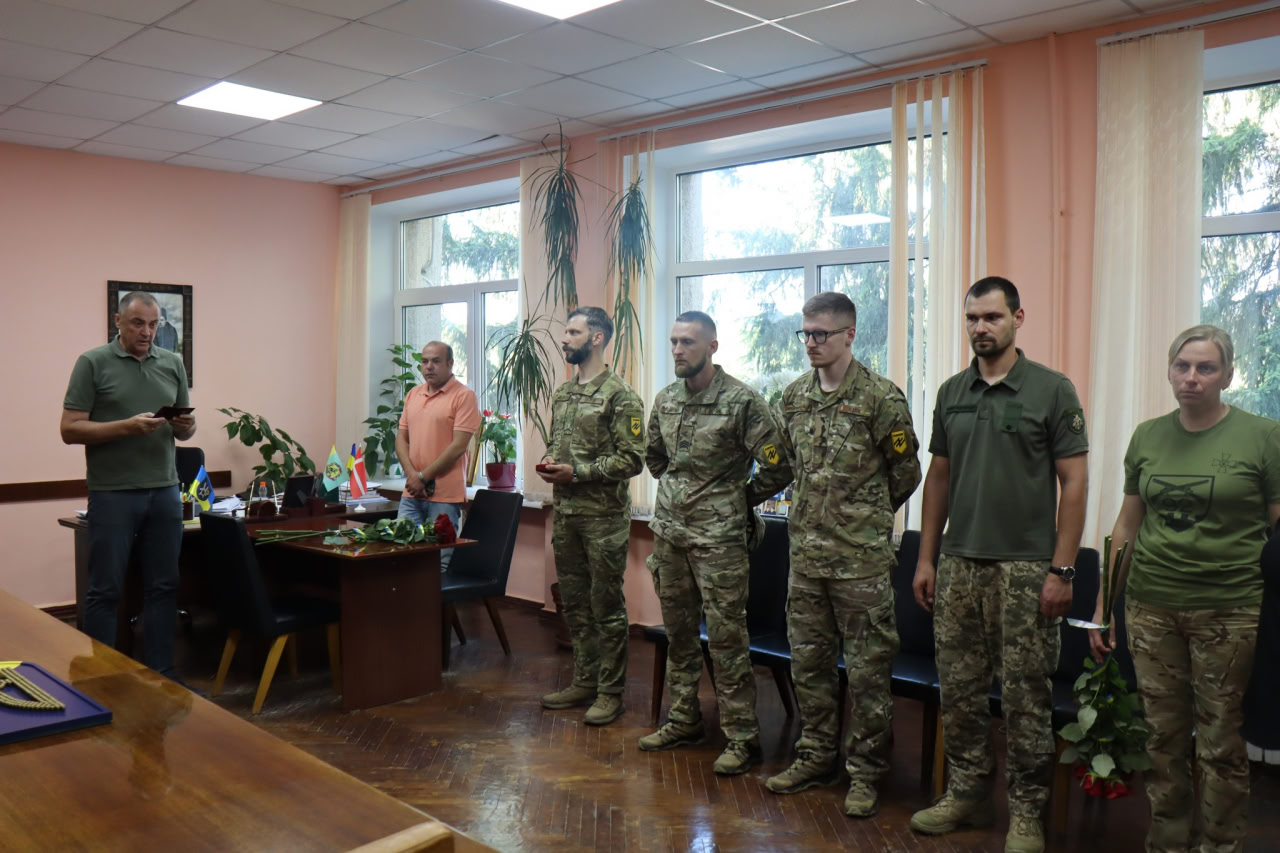 Мамі загиблої захисниці Маріуполя з Онуфріївщини вручили відзнаку МВС