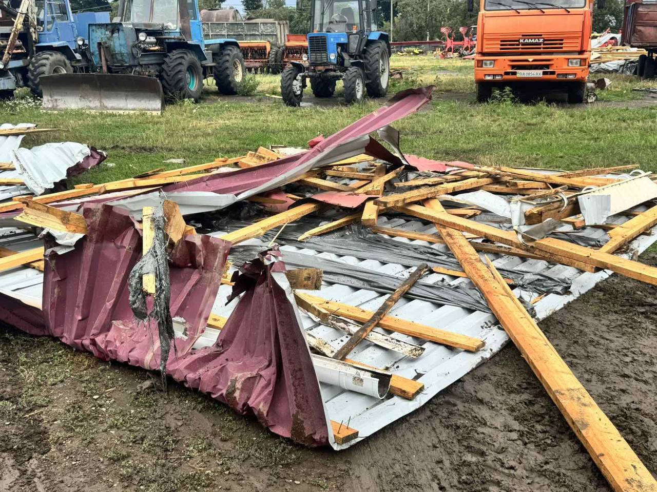 У Підвисоцькій громаді внаслідок негоди постраждало підприємство та 26 будинків