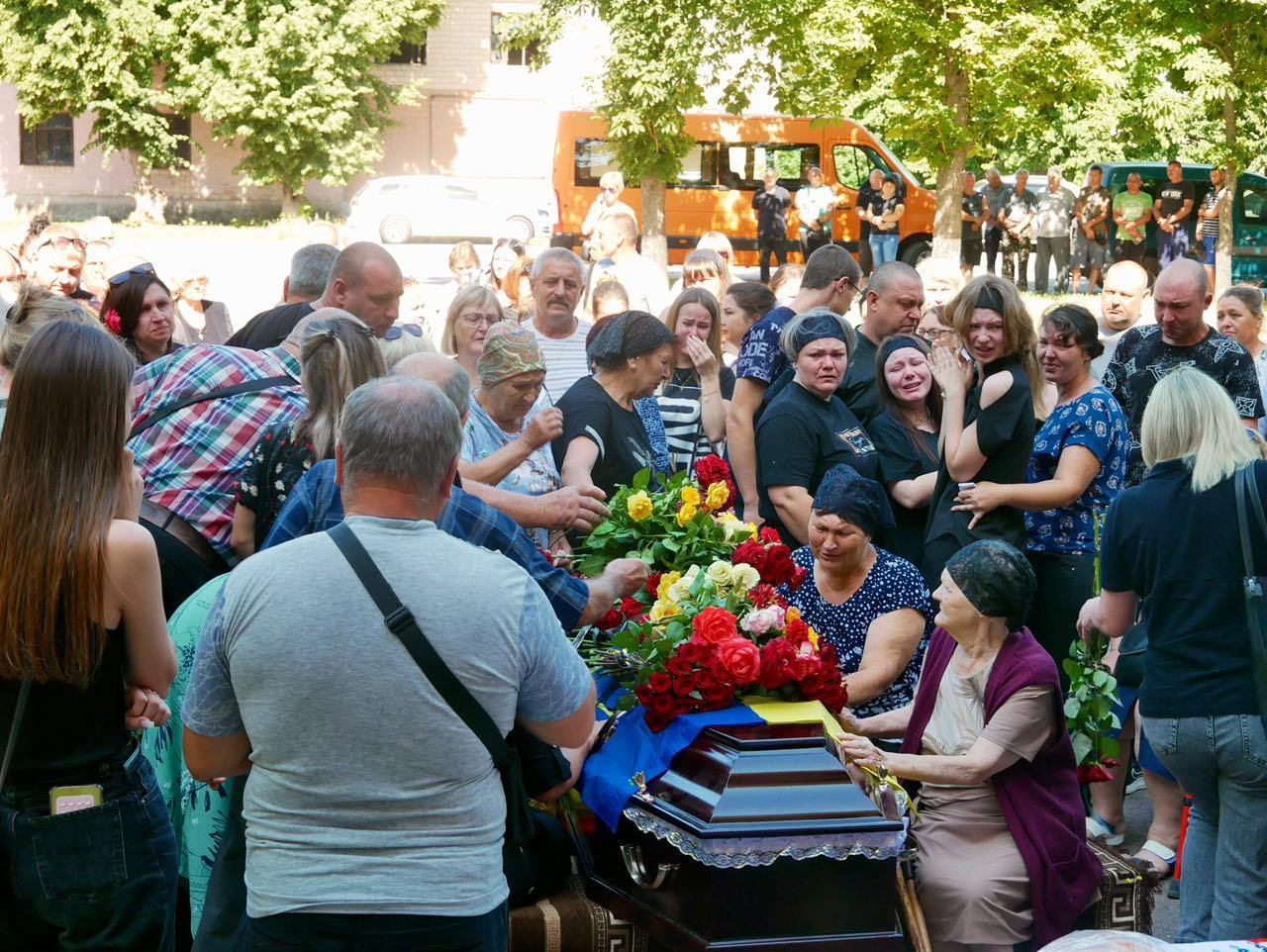 Із загиблим воїном, який був ветераном ДСНС, попрощалися в Мар'янівській громаді