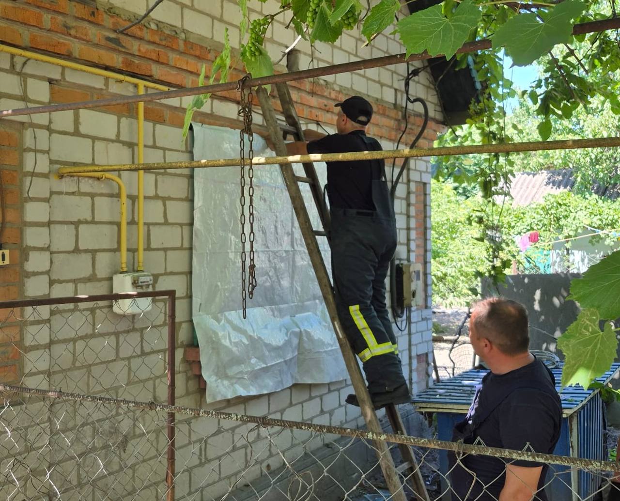 Дев'ять будинків та ліцей пошкоджені внаслідок обстрілу Гайворона — триває ліквідація наслідків