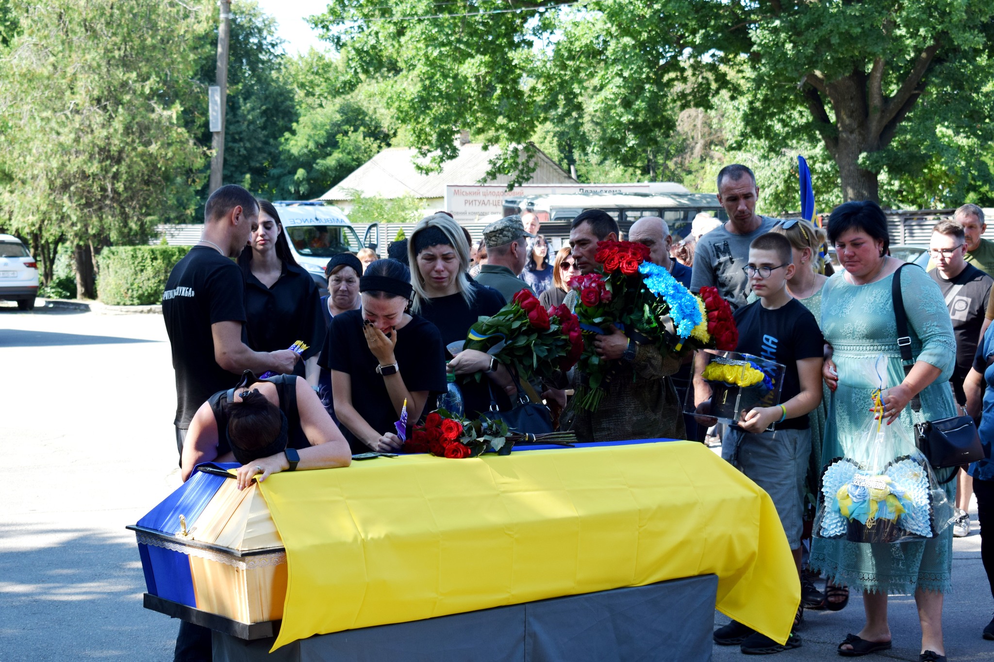 У Кропивницькому в останню путь провели військових Миколу Тарасюка та Миколу Швеця.