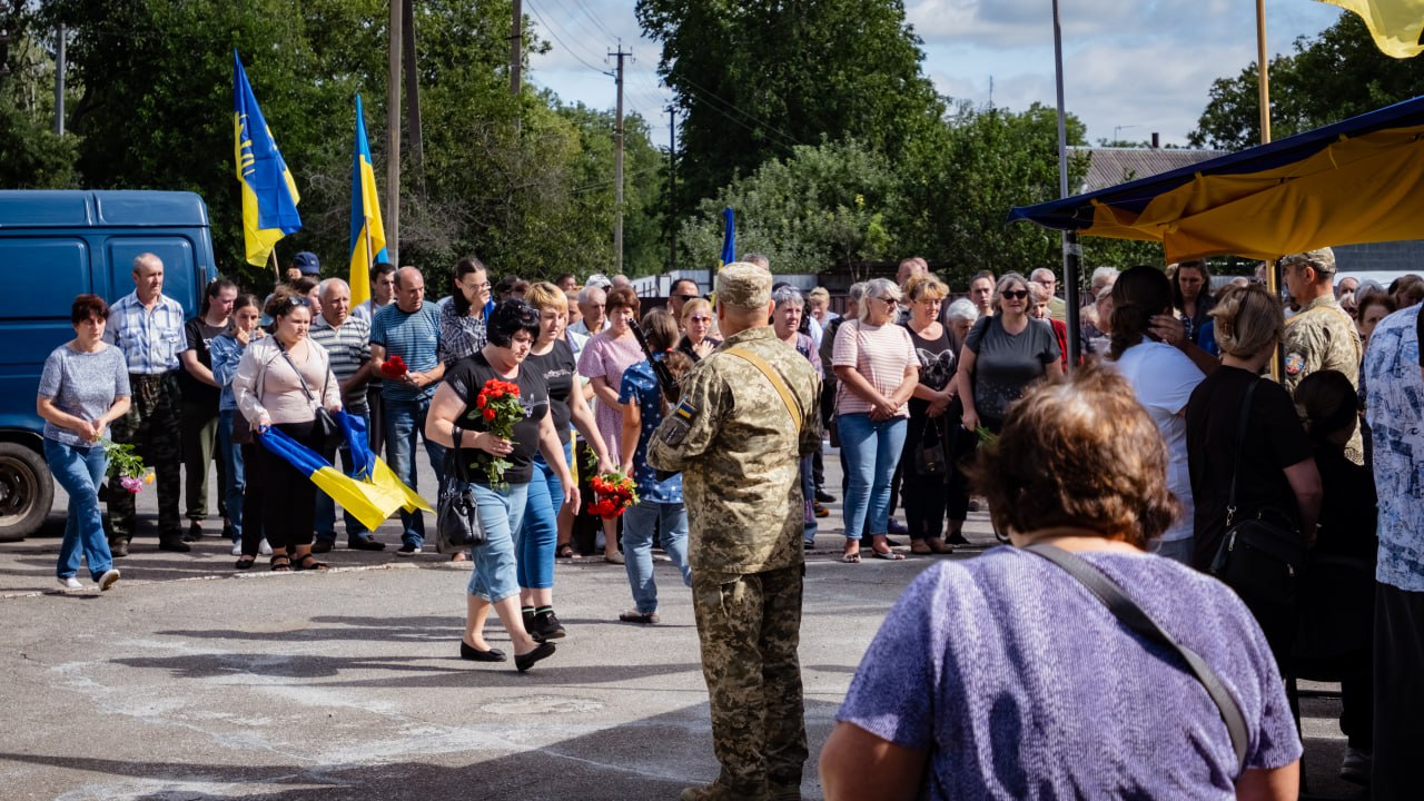 У Суботцівській громаді в останню путь провели загиблого на Донеччині Олександра Рескаленка.