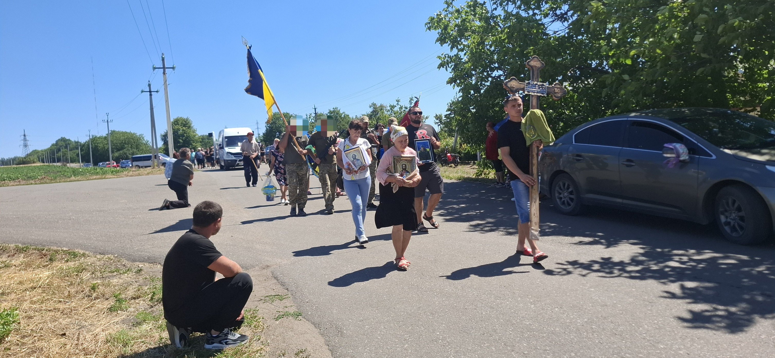 У Піщанобрідській громаді в останню путь провели загиблого на Харківщині військового Андрія Гала.