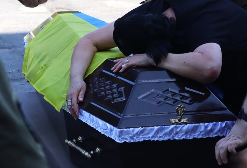 У Світловодську в останню путь провели Дениса Голіка, який загинув внаслідок падіння російського військового літака з полоненими.