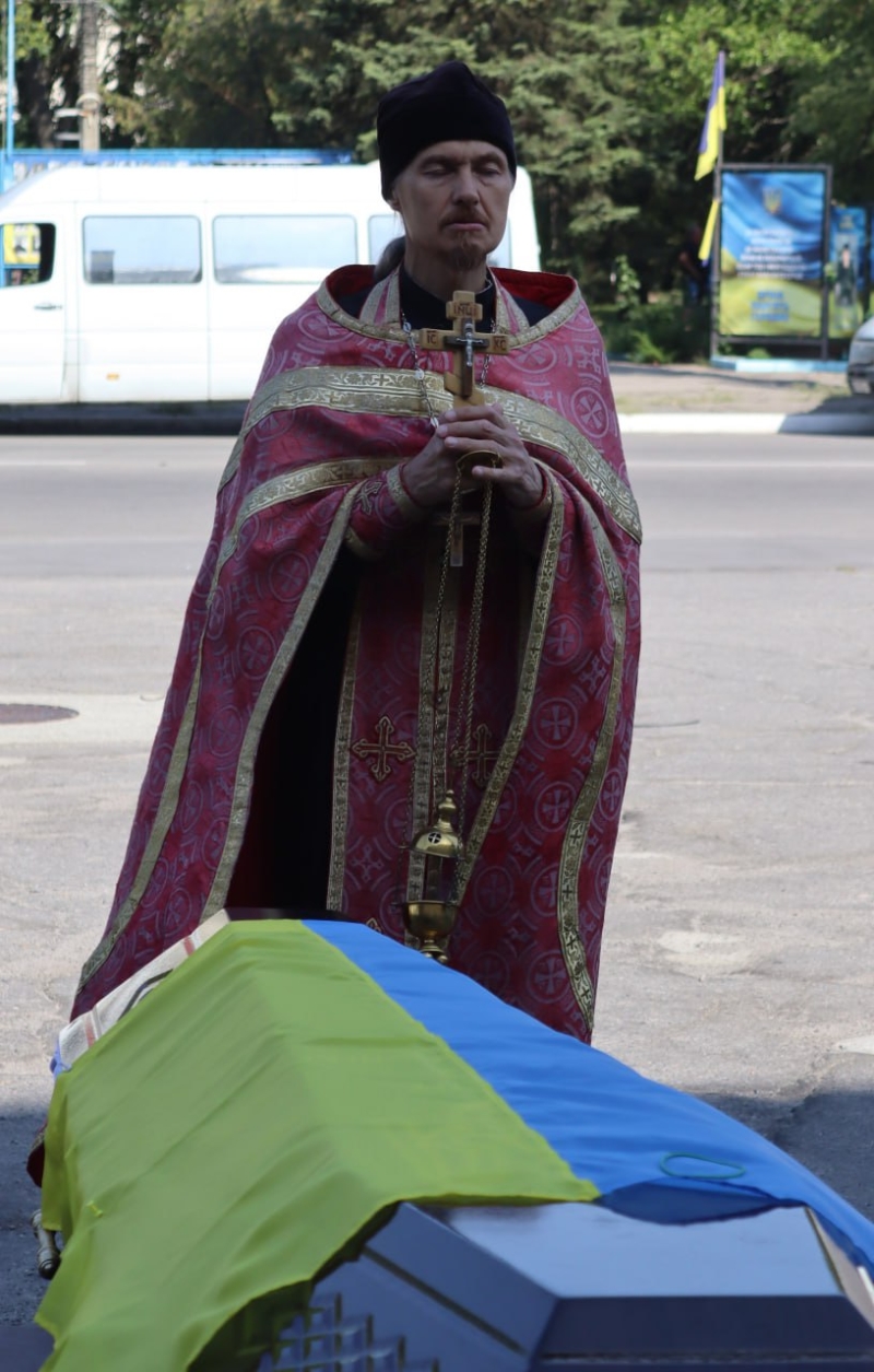 У Світловодську в останню путь провели Дениса Голіка, який загинув внаслідок падіння російського військового літака з полоненими.