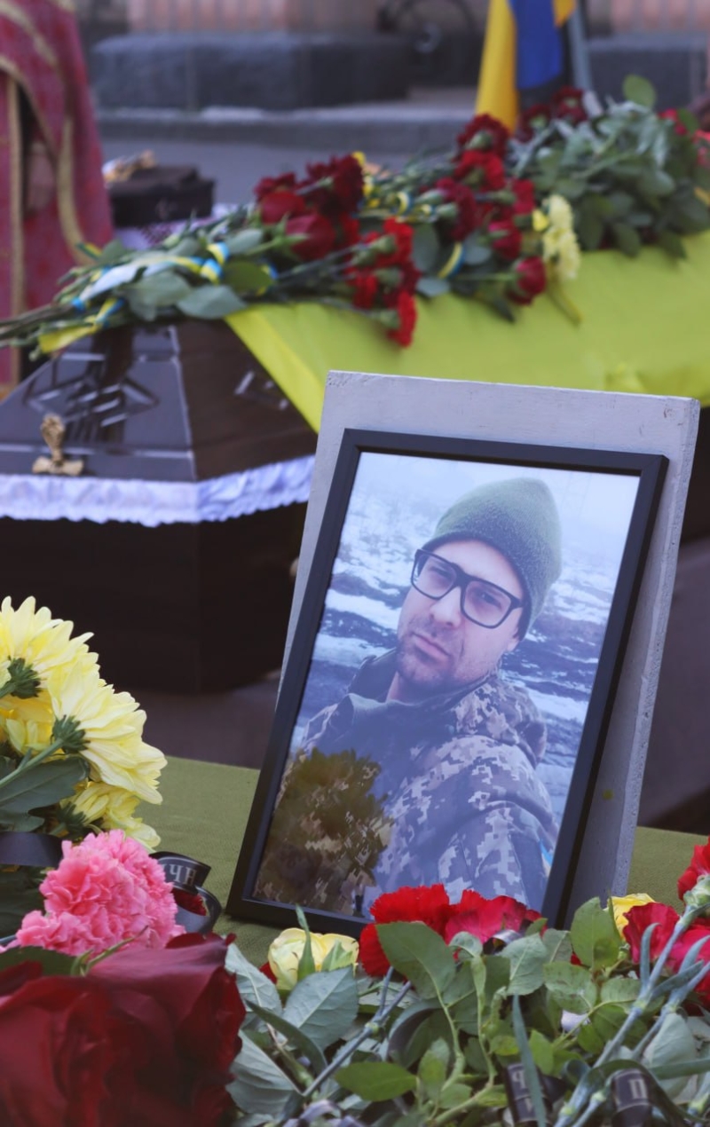 У Світловодську в останню путь провели Дениса Голіка, який загинув внаслідок падіння російського військового літака з полоненими.