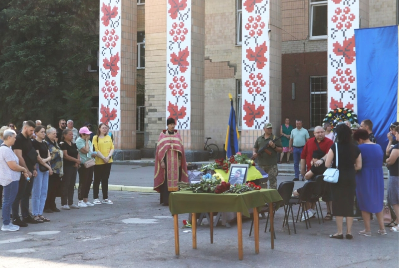 У Світловодську в останню путь провели Дениса Голіка, який загинув внаслідок падіння російського військового літака з полоненими.