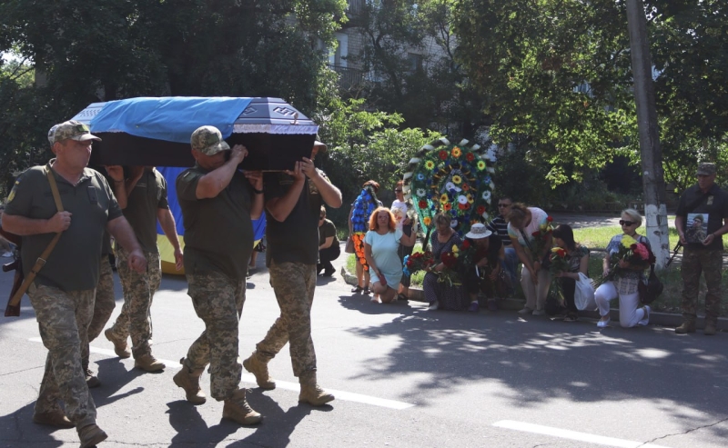 У Світловодську в останню путь провели Дениса Голіка, який загинув внаслідок падіння російського військового літака з полоненими.