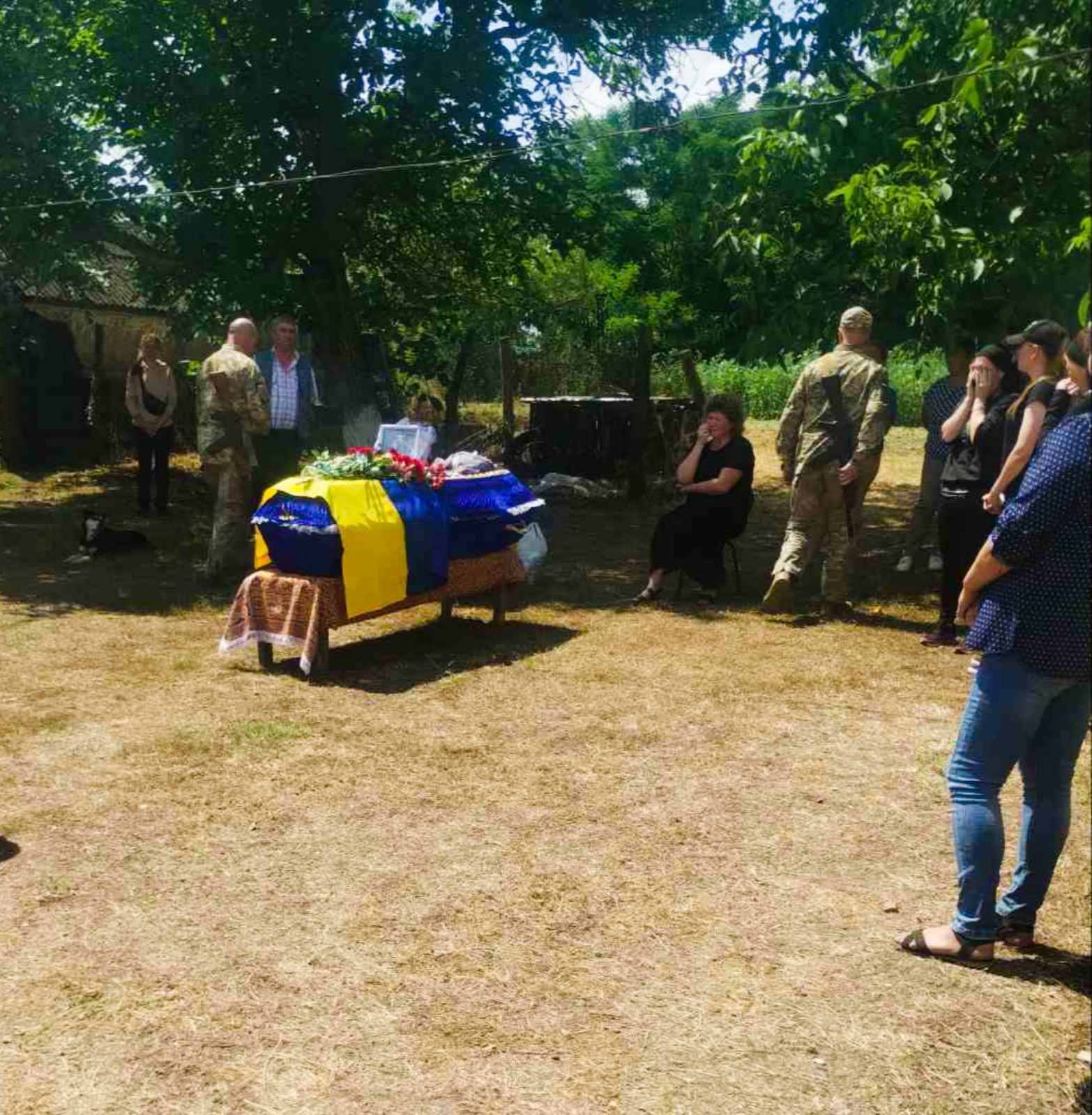 В Олександрівській громаді в останню путь провели загиблого на Сумщині військового Валерія Чабрака.