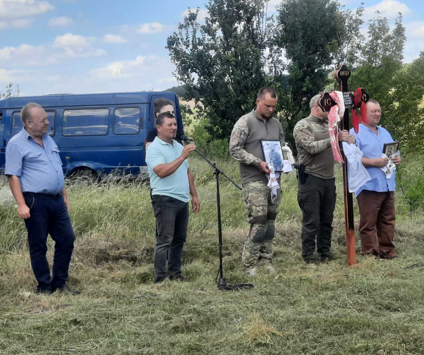 В Олександрівській громаді в останню путь провели загиблого на Донеччині військового Володимира Болюка.