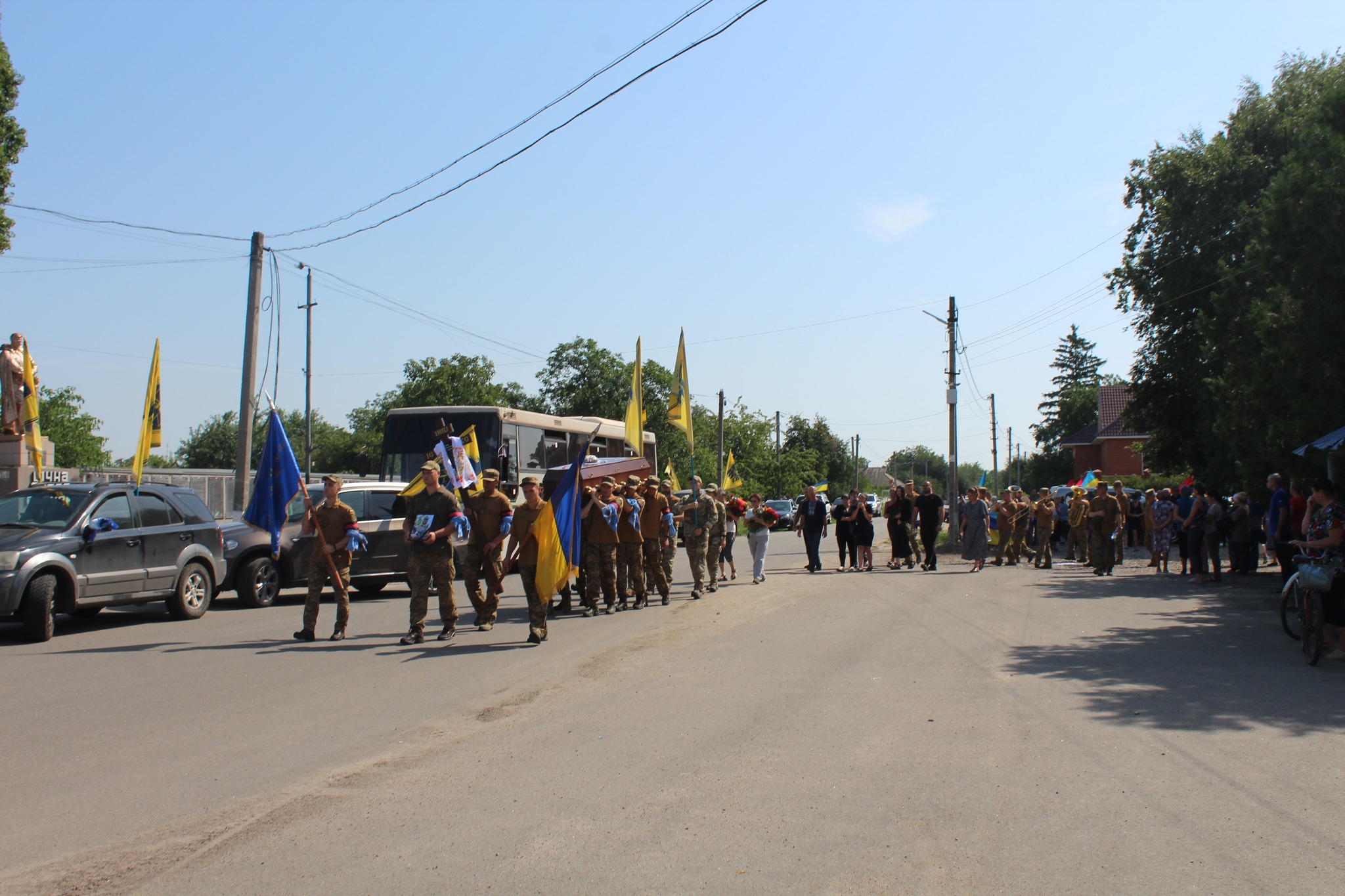 У Суботцівській громаді в останню путь провели військового Максима Гамія, який загинув у Краматорську.