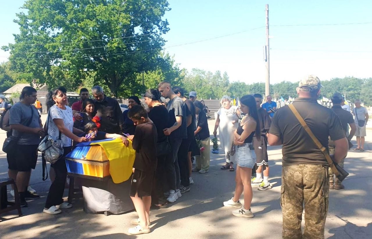 Кропивничани попрощалися із двома загиблими солдатами