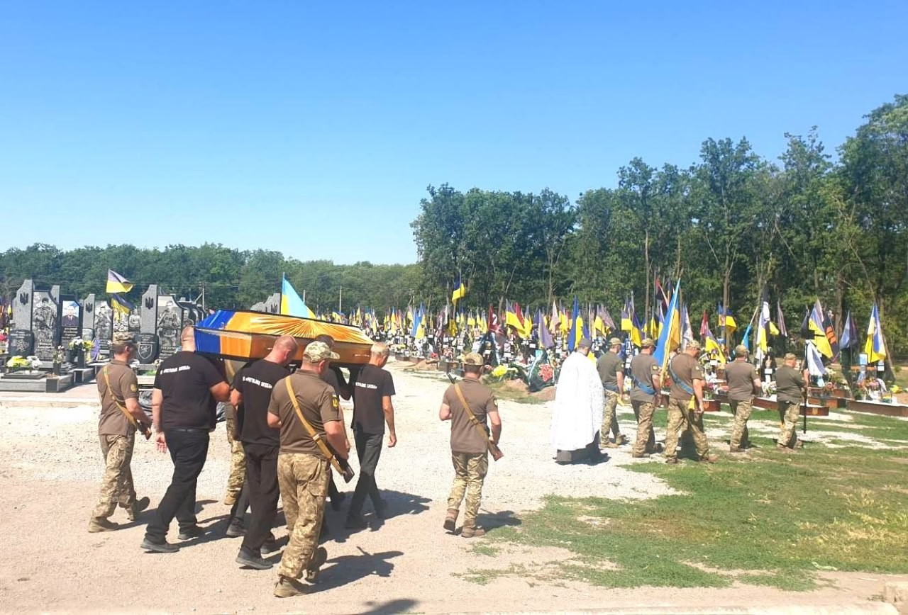 Кропивничани попрощалися із двома загиблими солдатами