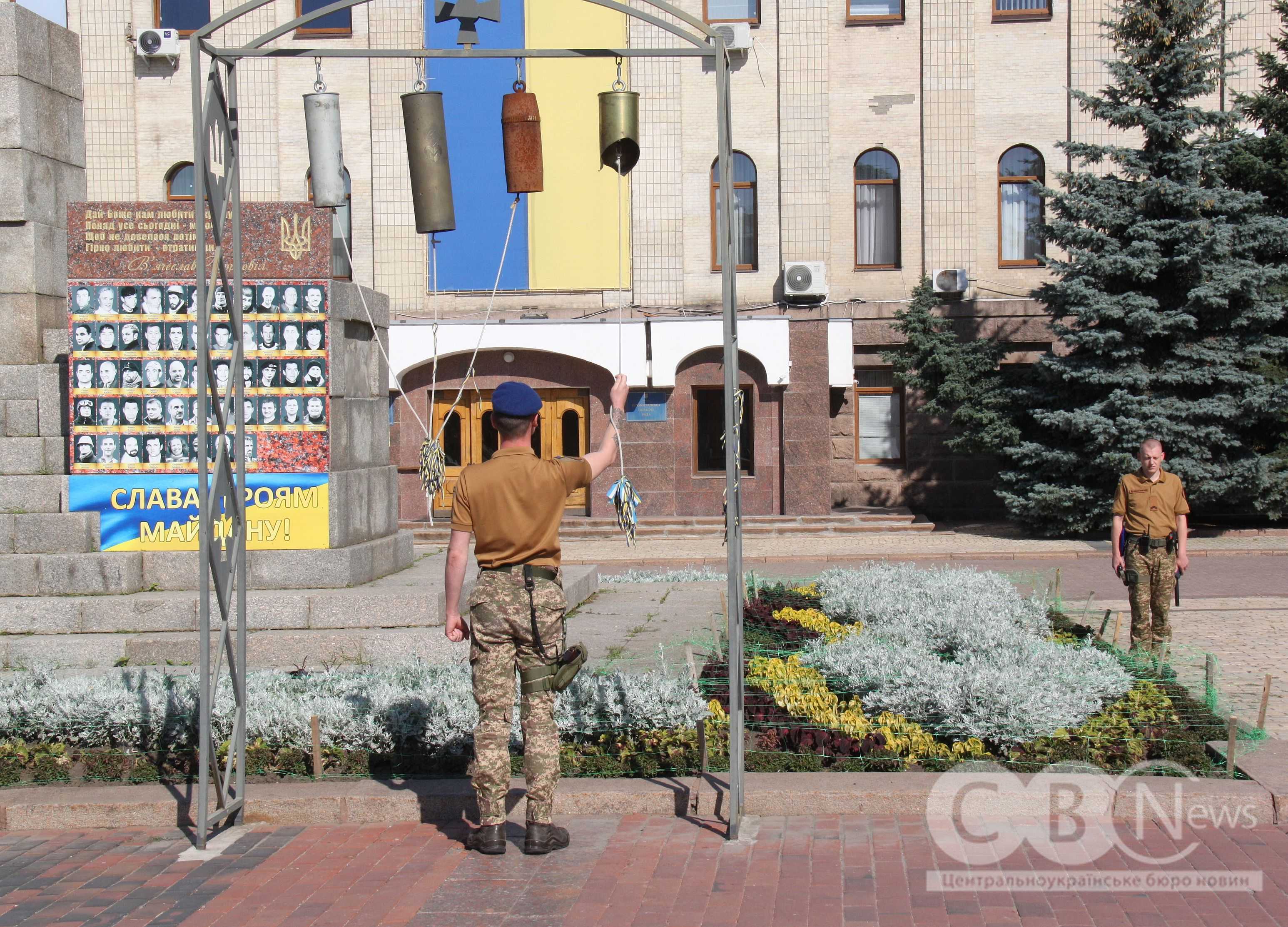 У Кропивницькому відбулася церемонія прощання із загиблими військовослужбовцями: Андрієм Гінкулом, Денисом Гончаренком та Юрієм Полянським.