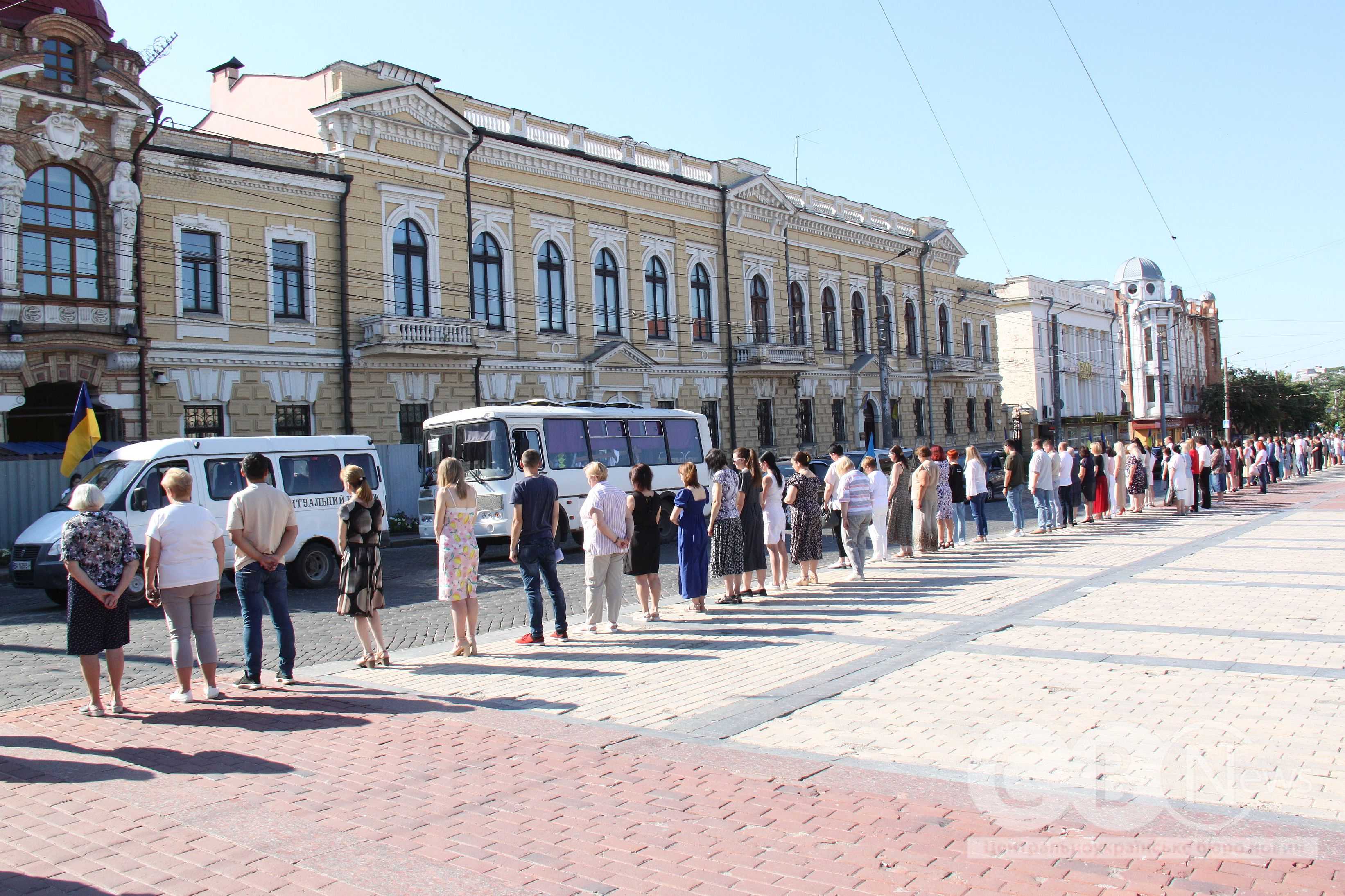 У Кропивницькому відбулася церемонія прощання із загиблими військовослужбовцями: Андрієм Гінкулом, Денисом Гончаренком та Юрієм Полянським.