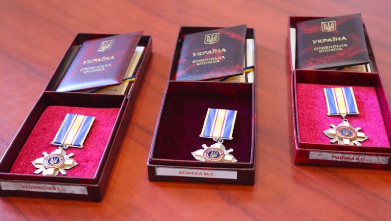 Військових Валерія Тіщенка, Сергія Калініченка та Максима Безноса зі Світловодська посмертно нагородили орденами «За мужність».
