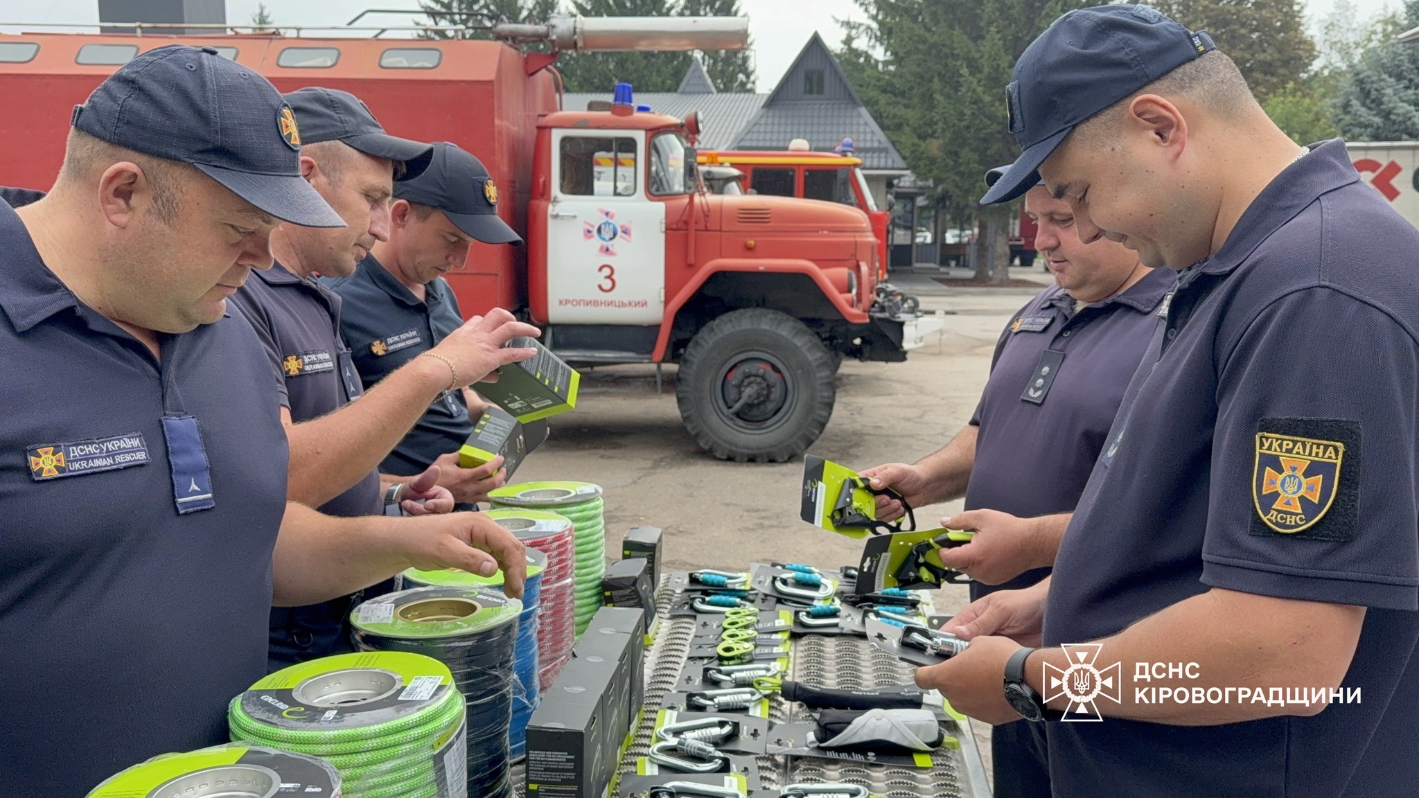 Кропивницькі рятувальники отримали верхолазне спорядження від благодійників