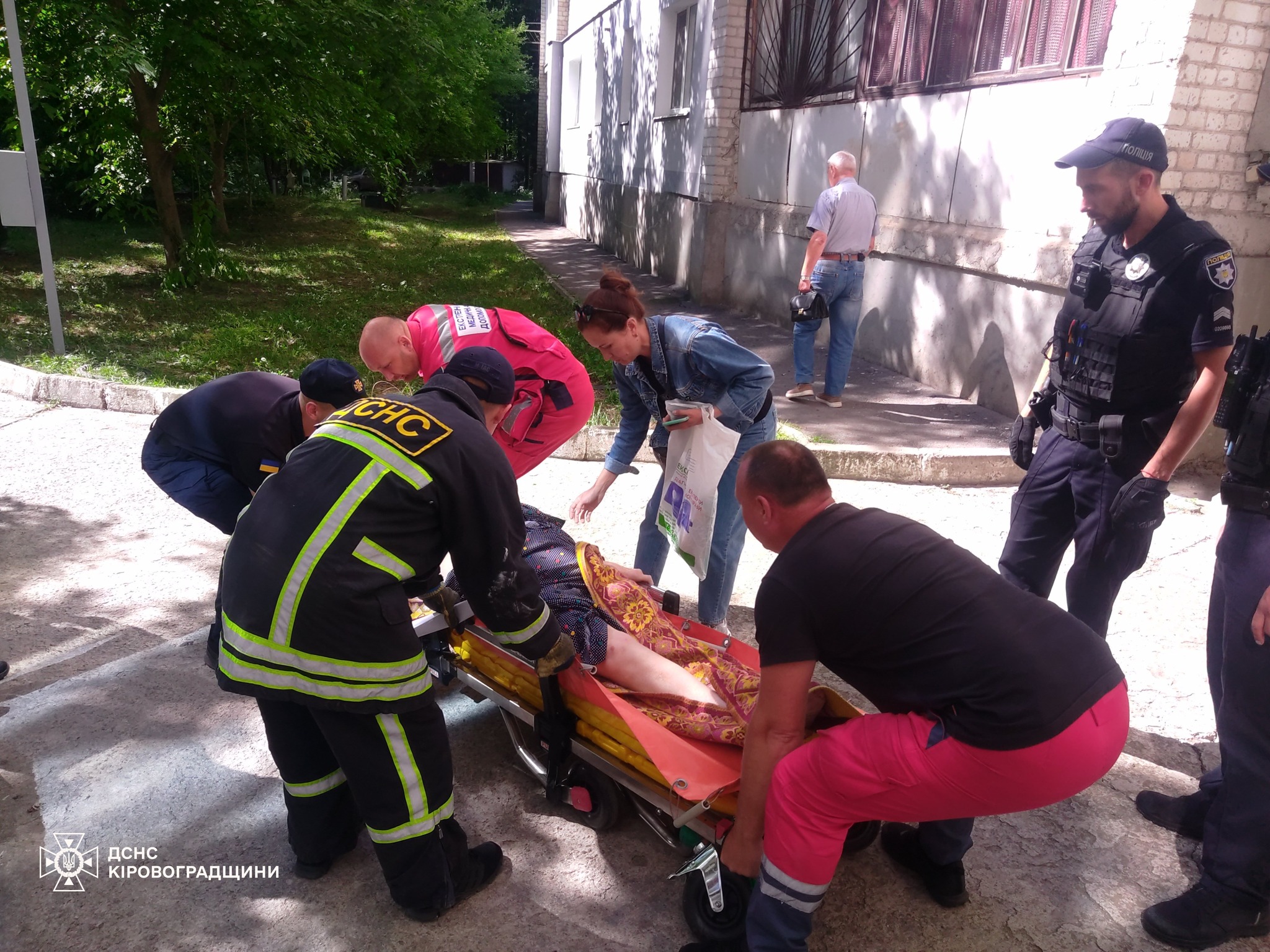 У Кропивницькому врятували жінку із зачиненої квартири