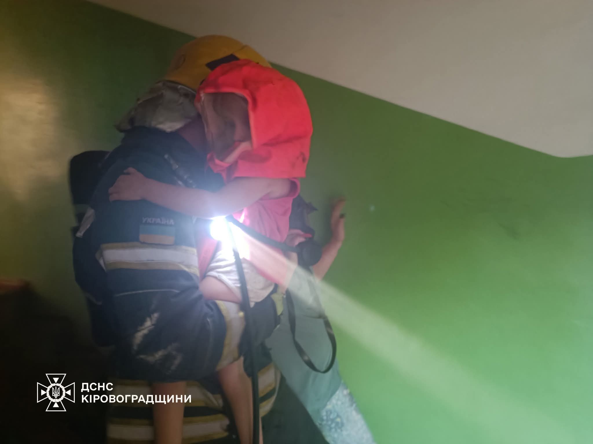 На пожежі врятували дитину та жінку 
