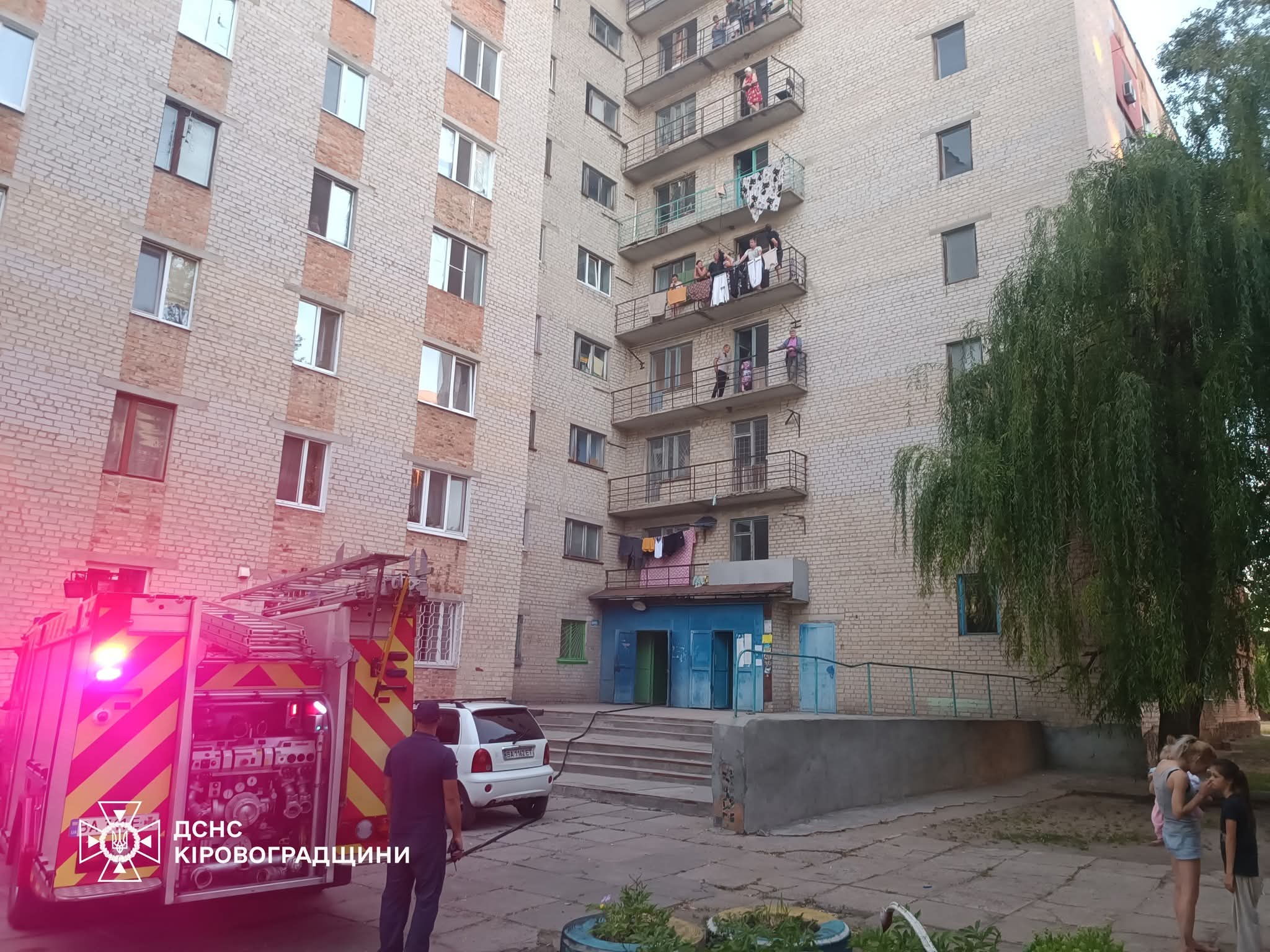 На пожежі врятували дитину та жінку 