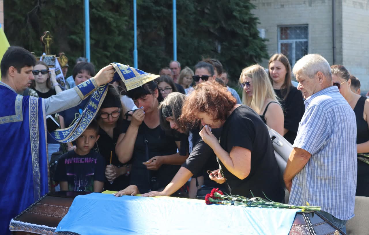 У Світловодську попрощалися із загиблим у 2023 році військовим Андрієм Карабо.