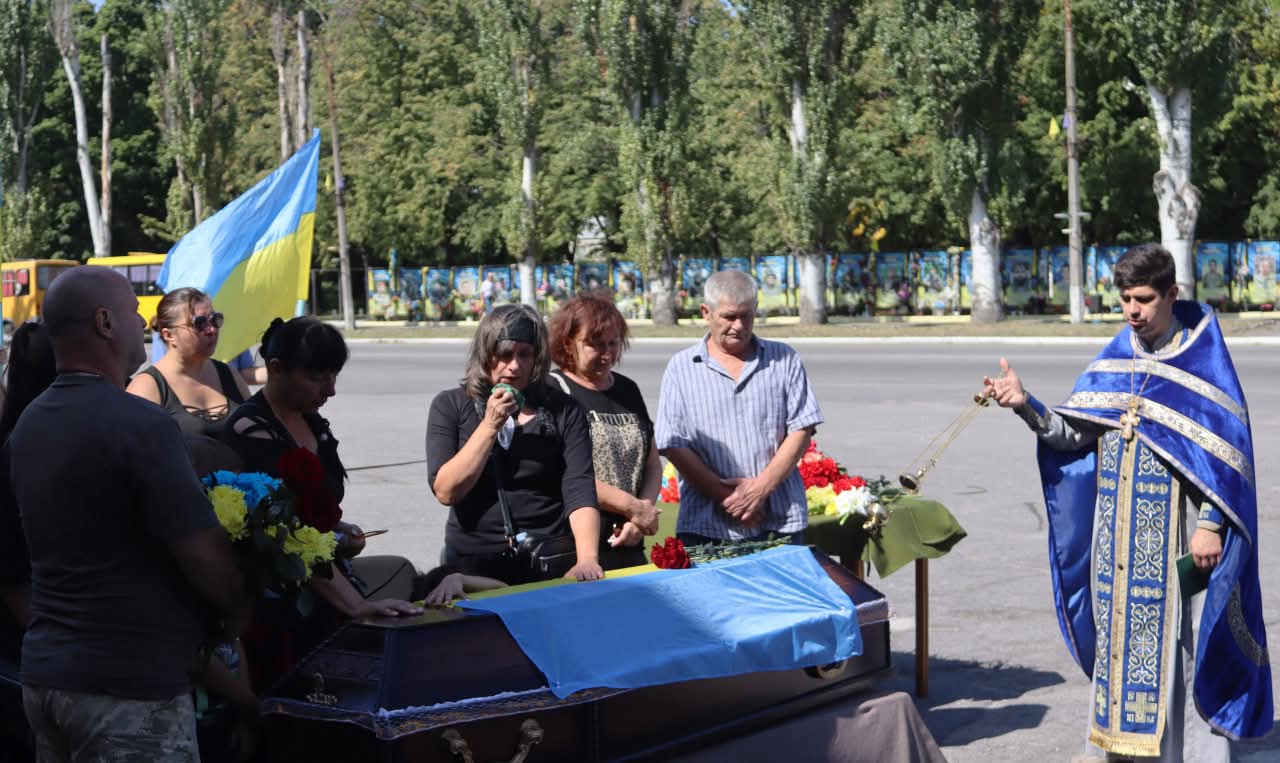 У Світловодську попрощалися із загиблим у 2023 році військовим Андрієм Карабо.