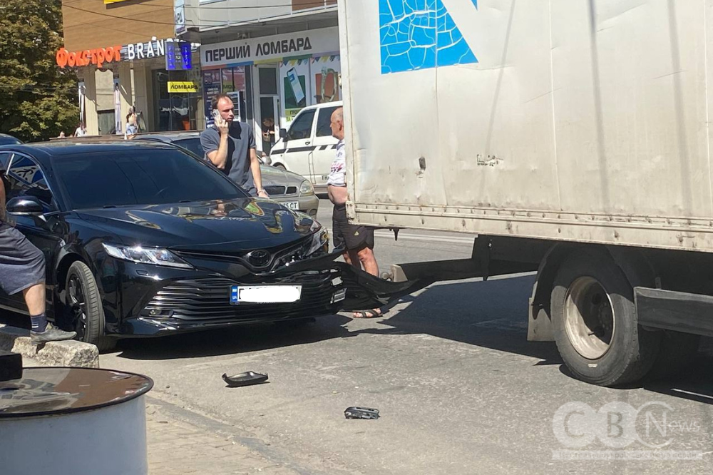 У Кропивницькому на вулиці Преображенській сталася ДТП за участі легковика та вантажівки.