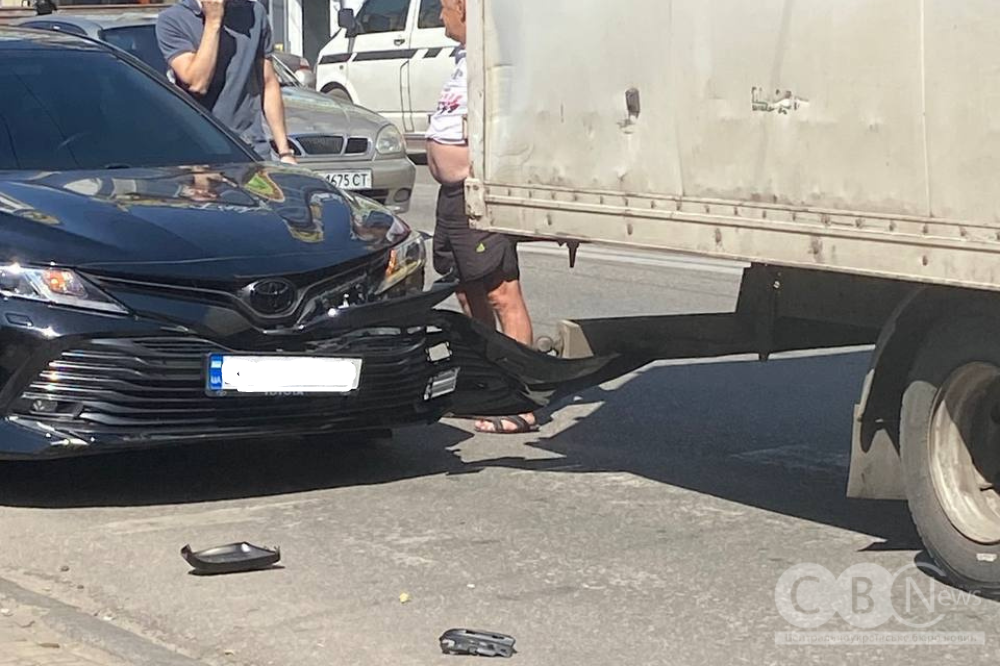 У Кропивницькому на вулиці Преображенській сталася ДТП за участі легковика та вантажівки.