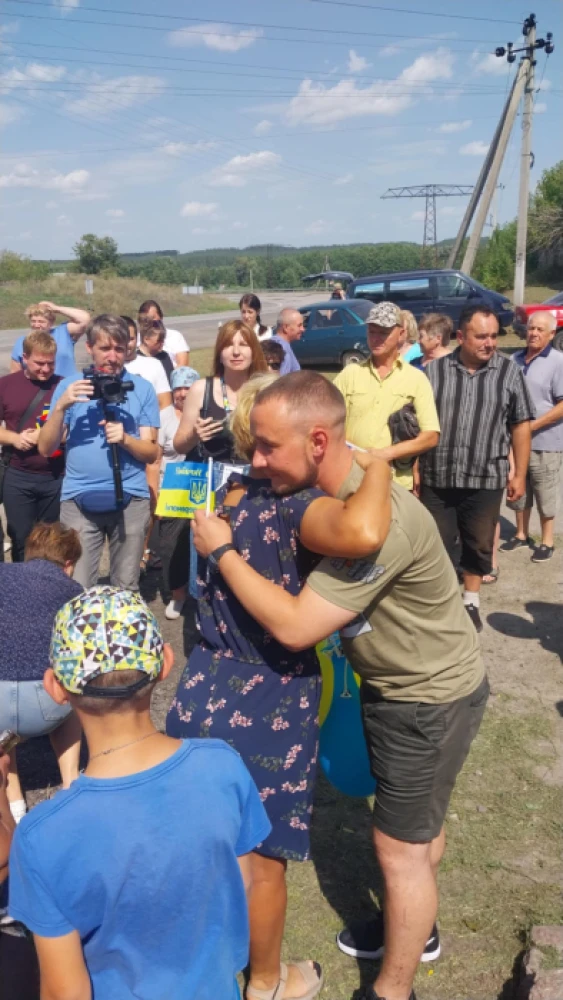 Олександрівська громада зустріла звільненого з російського полону Сергія Лишенка.
