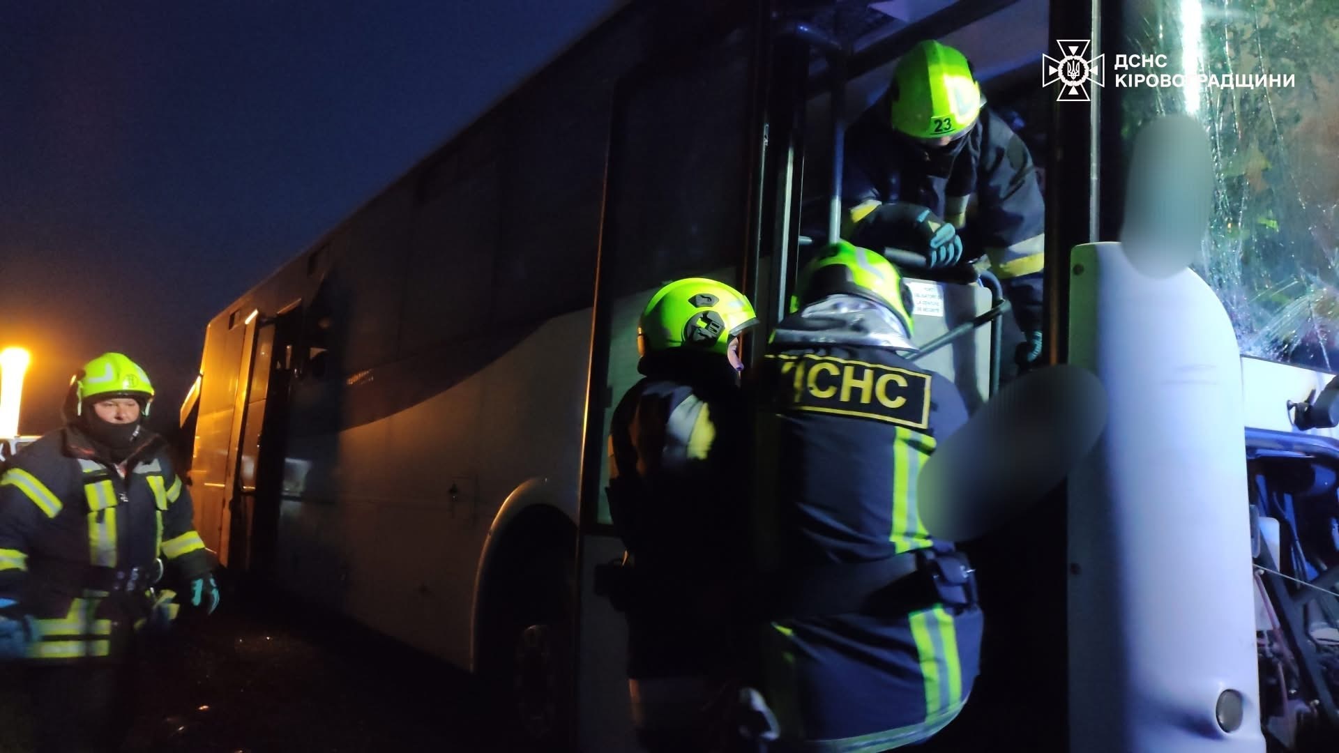 На Кіровоградщині в ДТП загинули п'ятеро дорослих та дитина