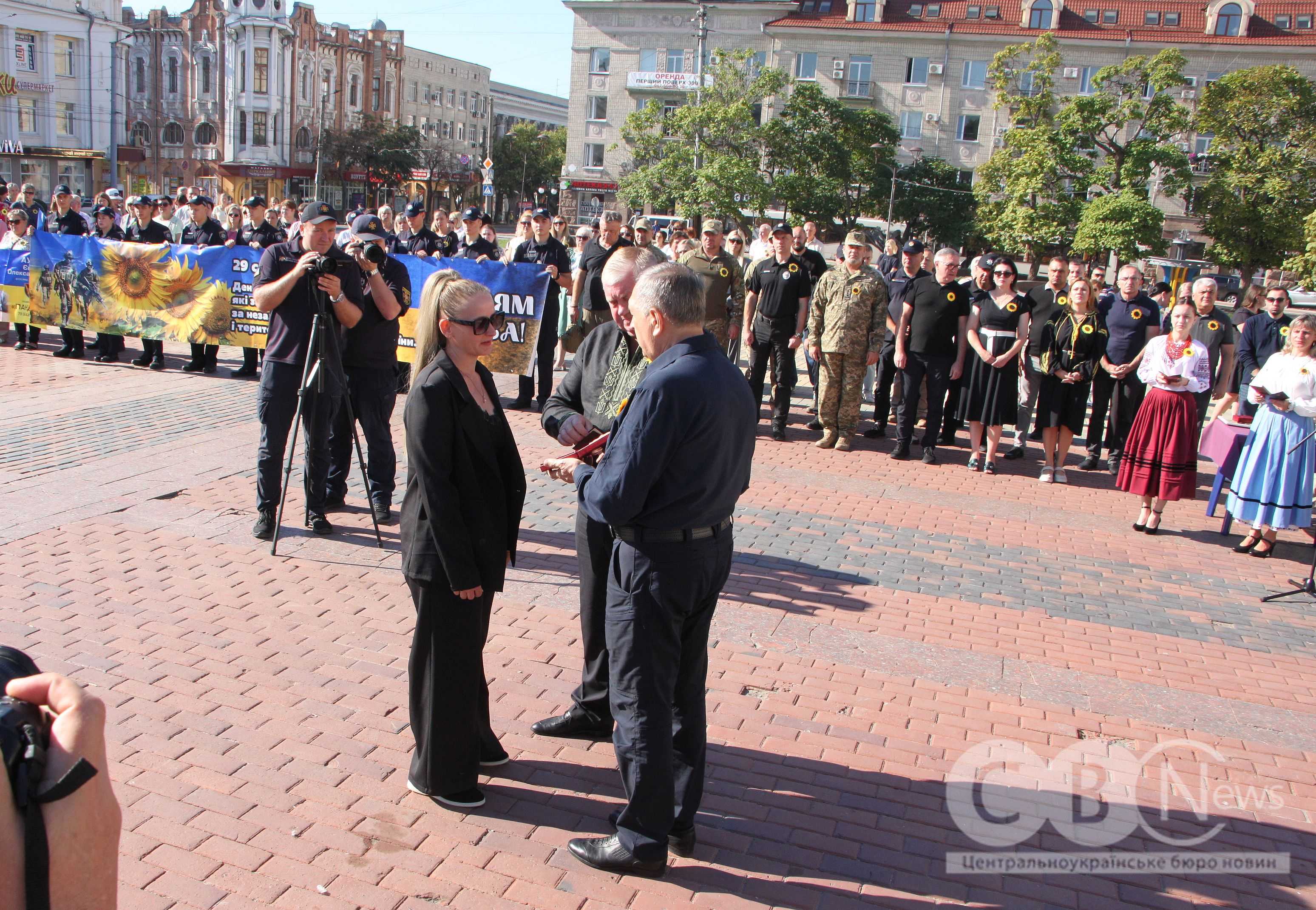 У День пам'яті загиблих захисників у Кропивницькому вшанували полеглих воїнів