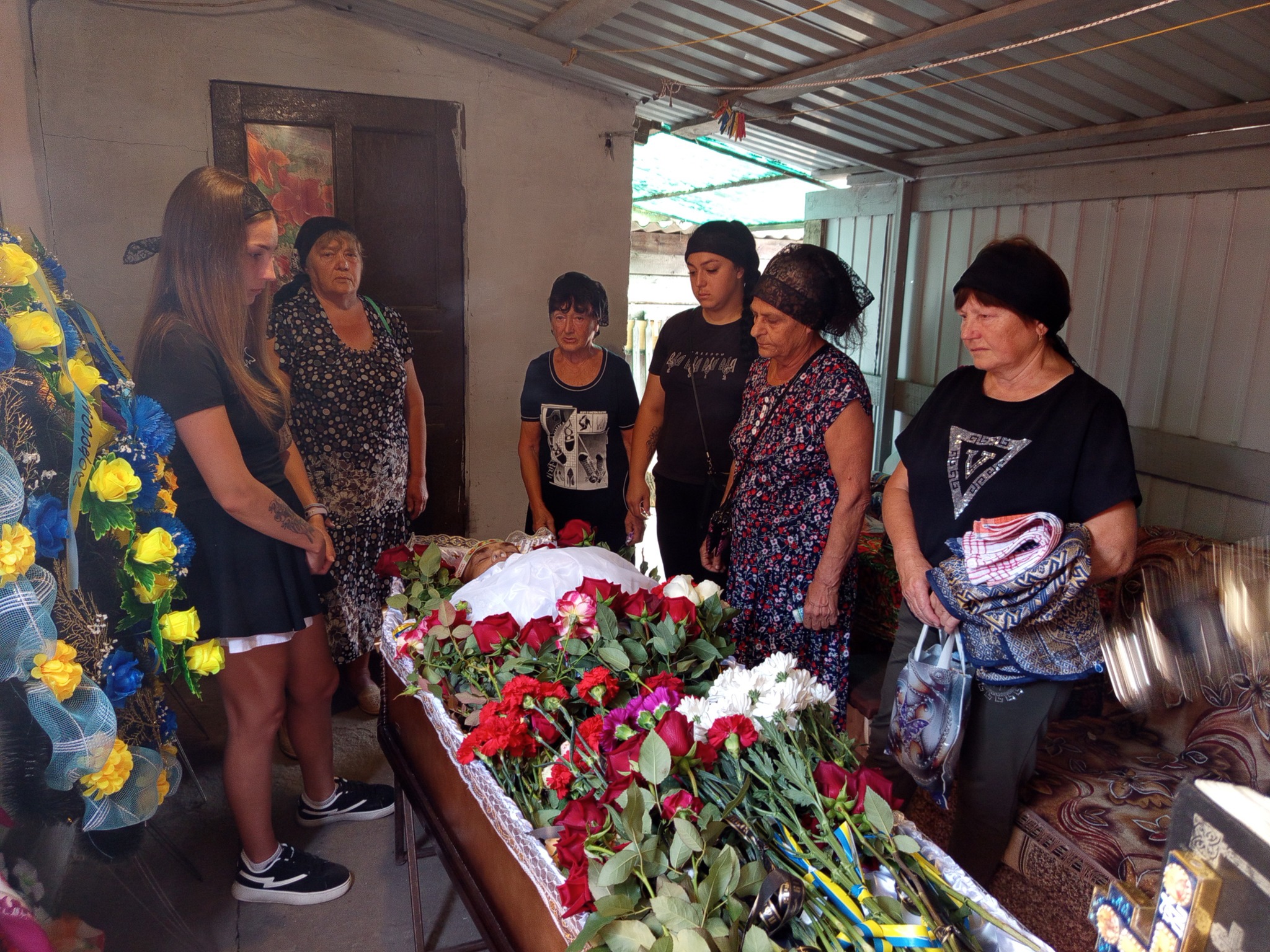 Військового Олега Шаповала в останню путь провели у Долинській громаді.