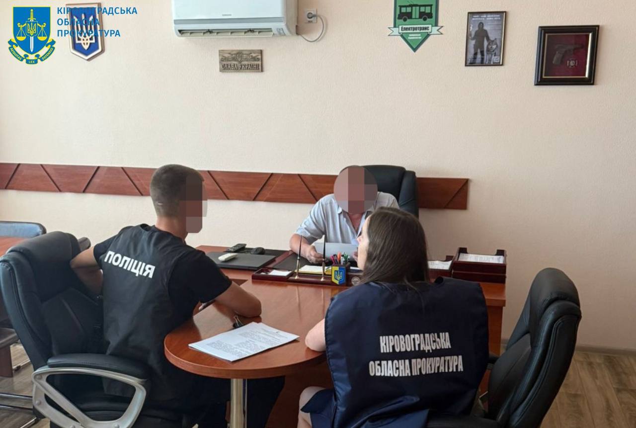 Правоохоронці підозрюють двох посадовців в Кропивницькому у завданні збитків державі на понад 12 мільйонів гривень на закупівлі автобусів-«гармошок».