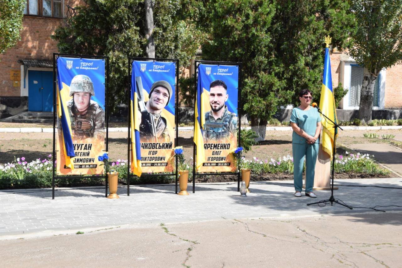 14 серпня дві Алеї Слави відкрили у Новостародубському окрузі Петрівській громаді.