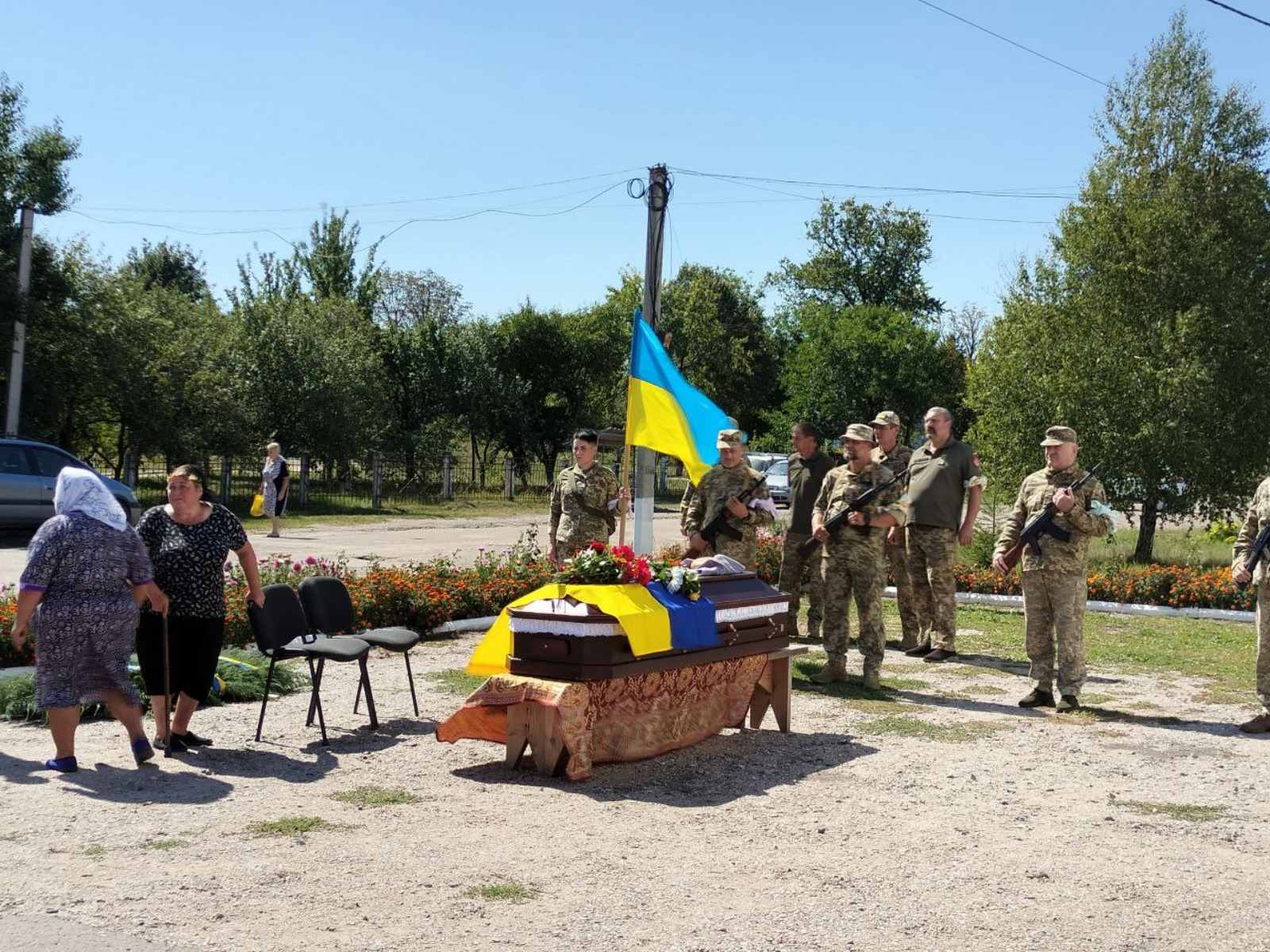 Віталія Корячка, якого тривалий час вважали зниклим безвісти, в останню путь провели в Олександрівській громаді.