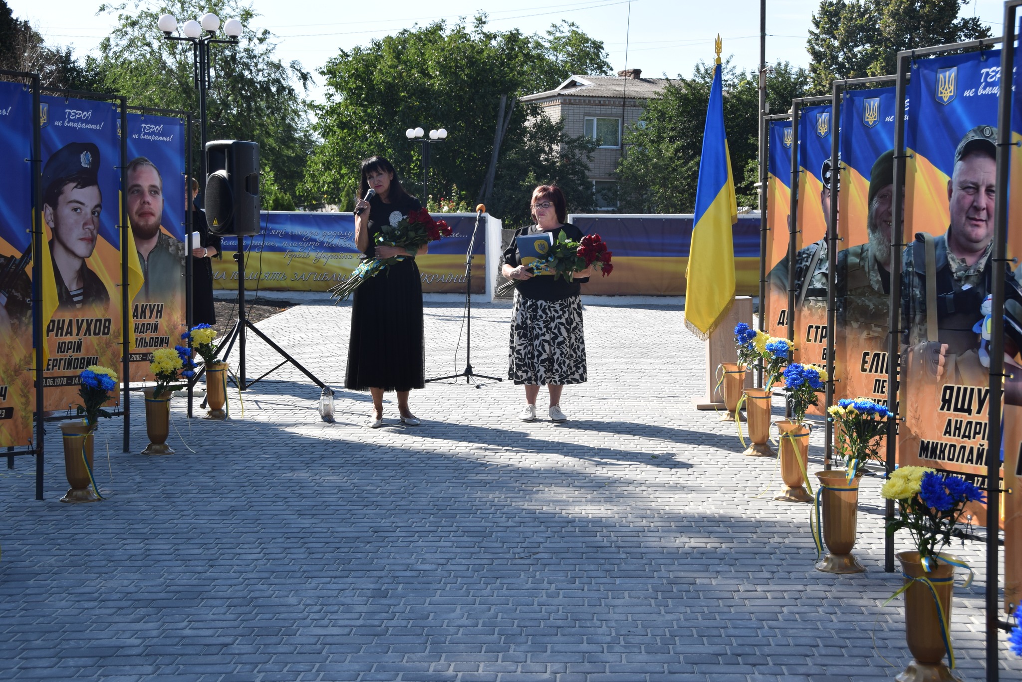 У селах Ганнівка та Володимирівка Петрівської громади відкрили Алеї Слави.