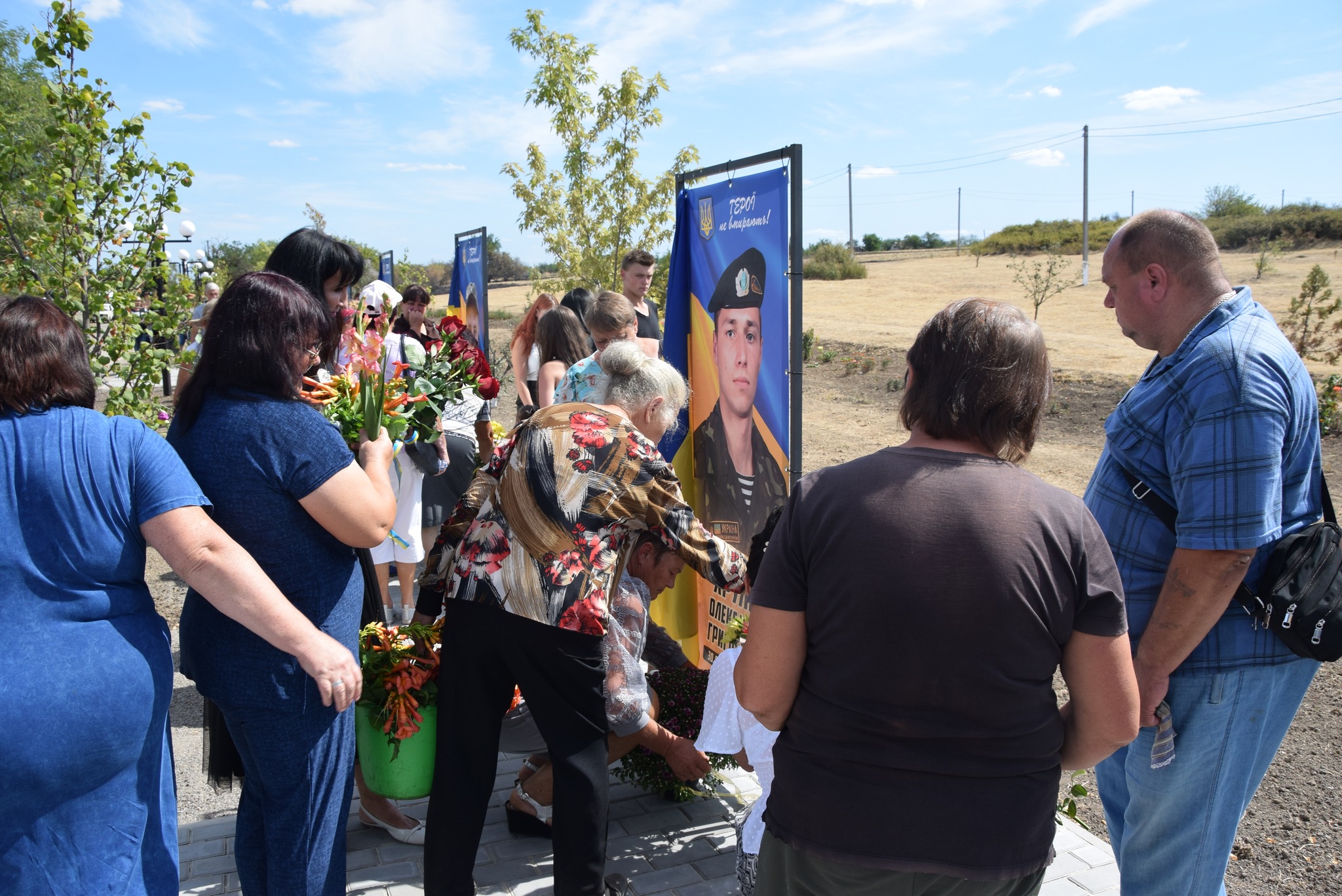 У селах Ганнівка та Володимирівка Петрівської громади відкрили Алеї Слави.