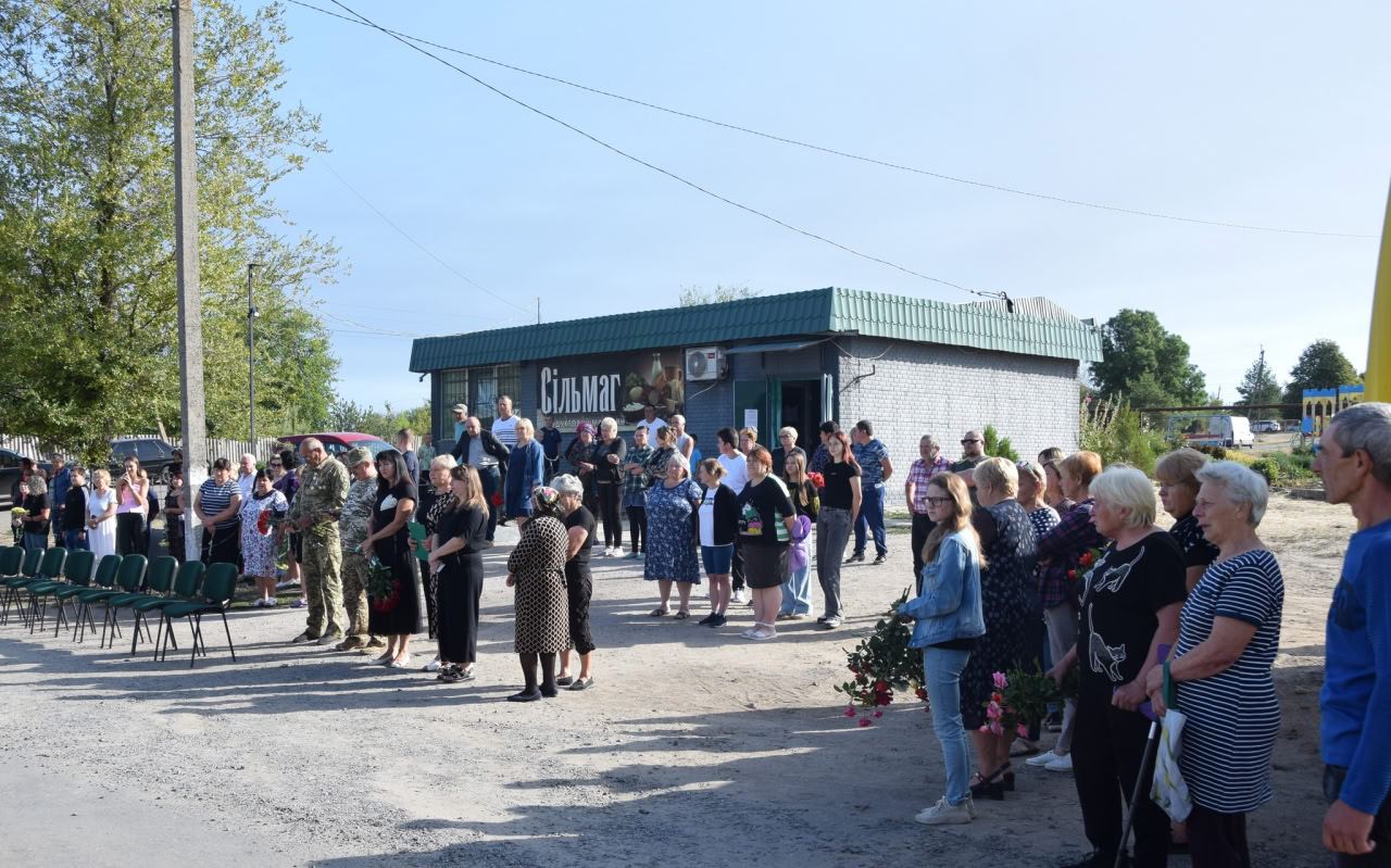 У двох селах Петрівської громади відкрили Алеї на честь загиблих військових