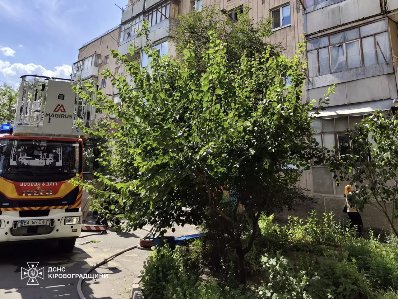 На пожежі у багатоповерхівці Кропивницького врятували трьох дорослих та двох дітей