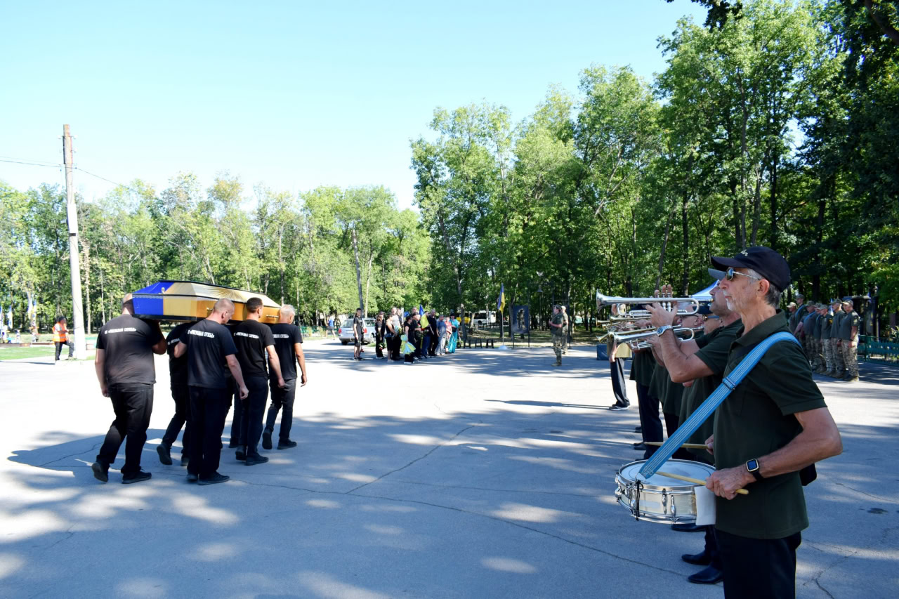 Із загиблим солдатом попрощалися у Кропивницькому 
