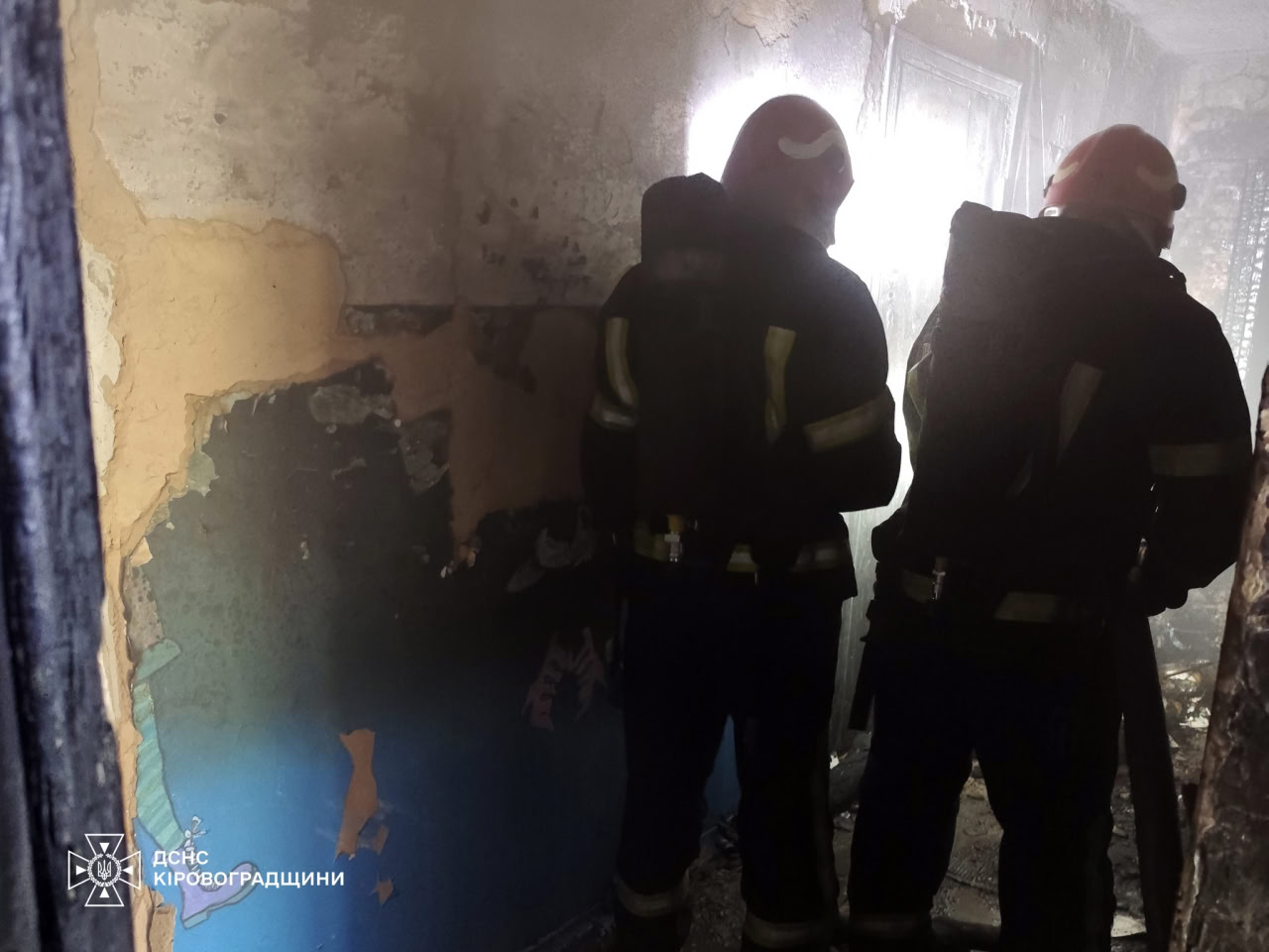 На пожежі у багатоповерхівці Кропивницького врятували трьох дорослих та двох дітей