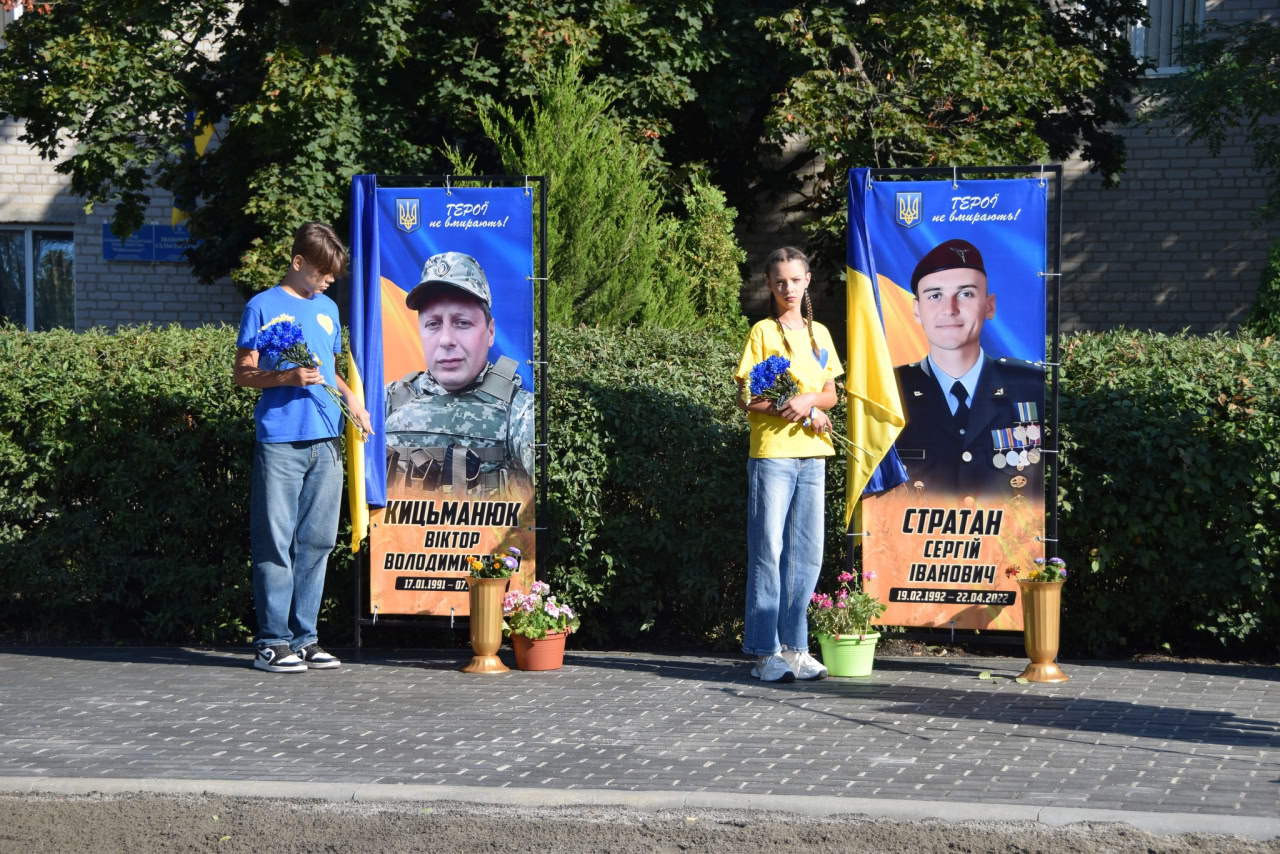 У двох селах Петрівської громади відкрили Алеї слави загиблих військових