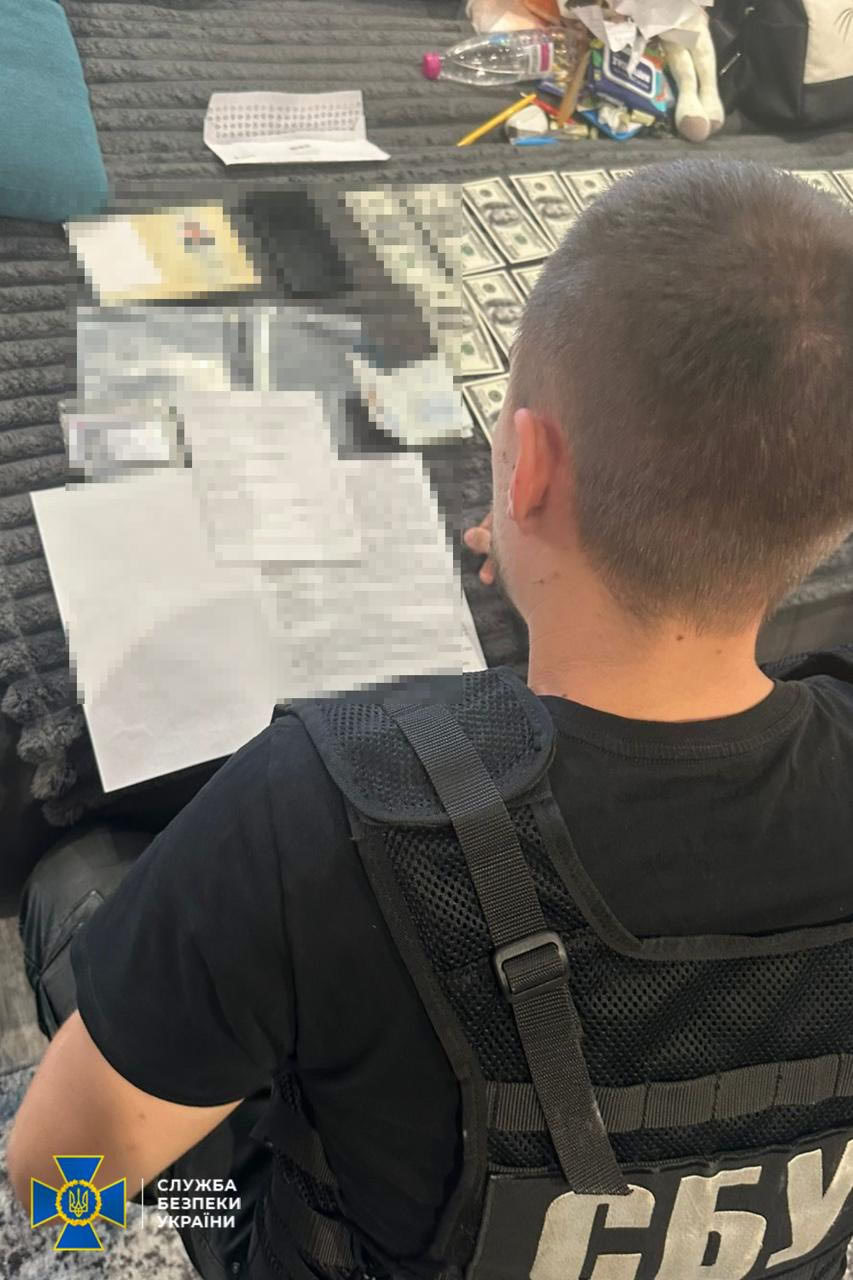 Жителька Кіровоградщини укладала фіктивні шлюби для переправлення військовозобов'язаних за кордон