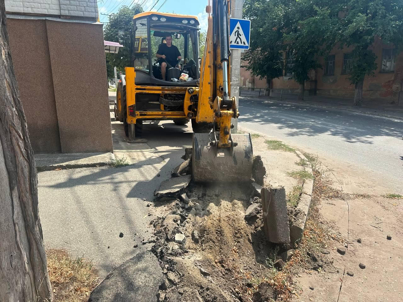 На вулиці Шевченка в Кропивницькому розпочали облаштування безбар’єрного маршруту